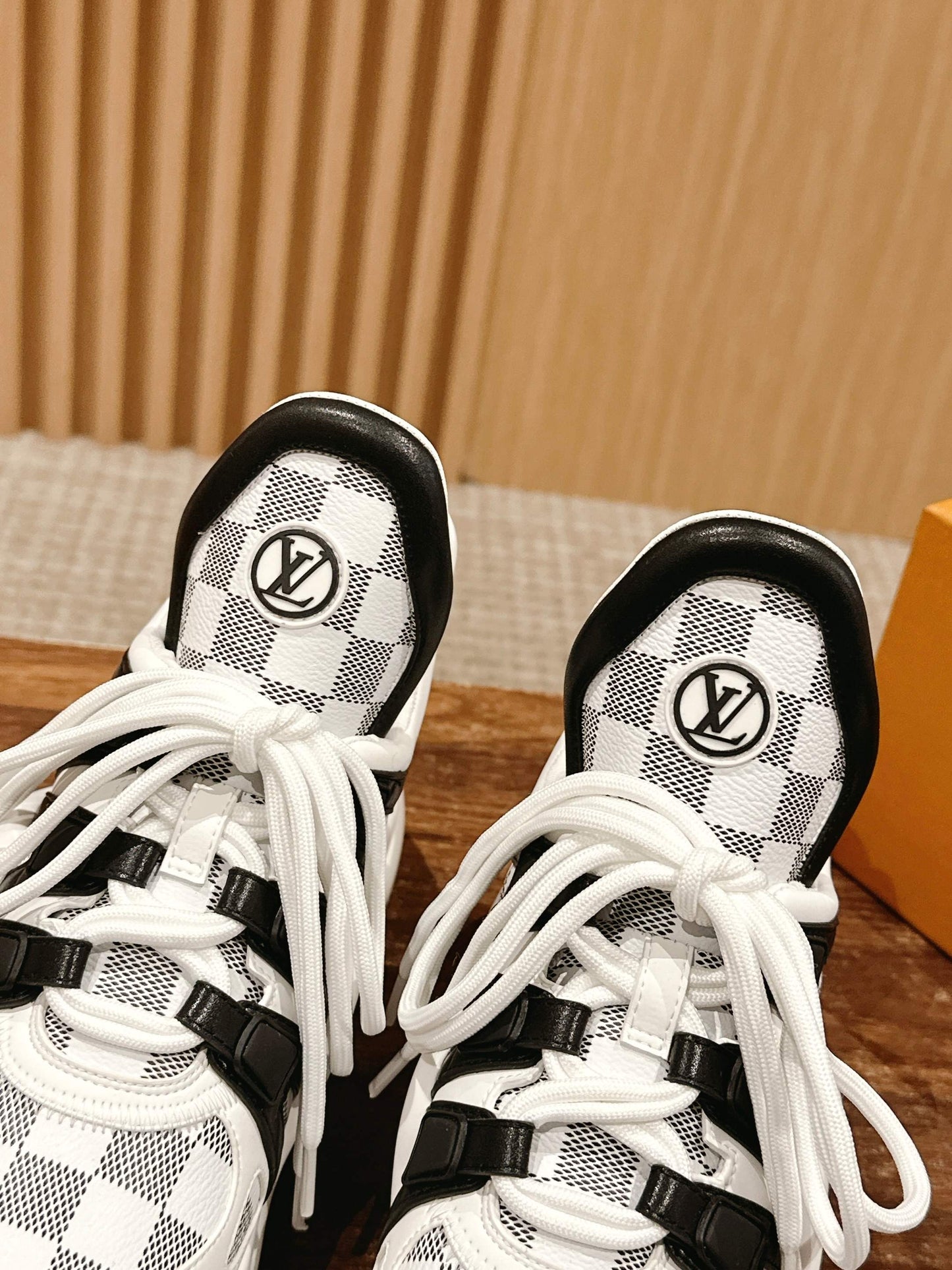 路L家-掛扣件老爹鞋 滿版印花 黑白色