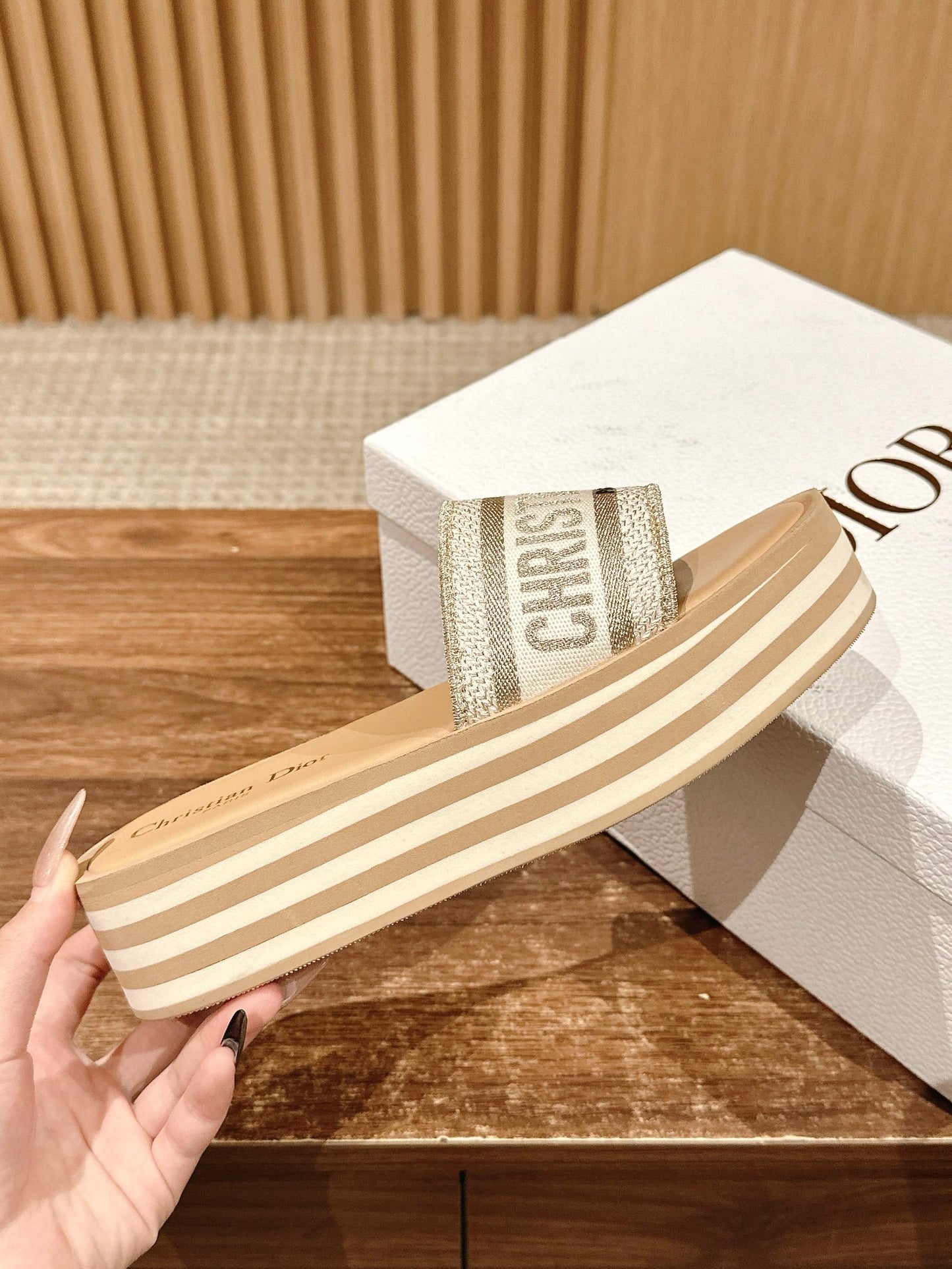 迪D家-𝐈𝐕𝐈𝐄𝐓𝐀 𝐃𝐖𝐀𝐘 厚底拖鞋 米色