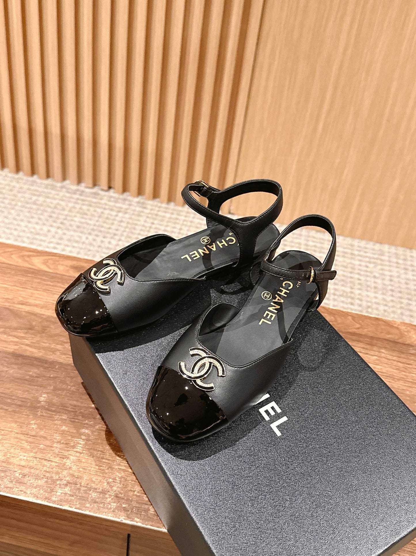 小香家-𝟮𝟬𝟮𝟱 瑪麗珍涼鞋 皮面黑