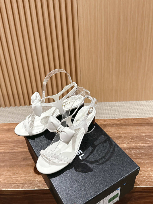 小香家- 𝟮𝟬𝟮𝟱春夏蝴蝶結 粗跟涼鞋 白色