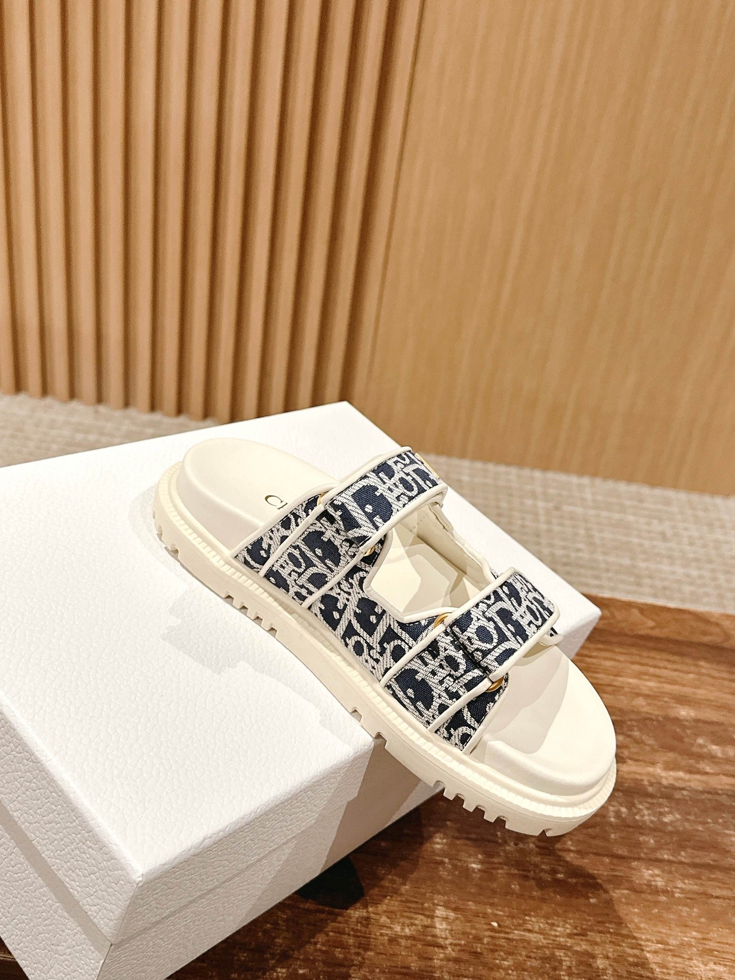 迪D家-魔鬼氈拖鞋 深藍刺繡