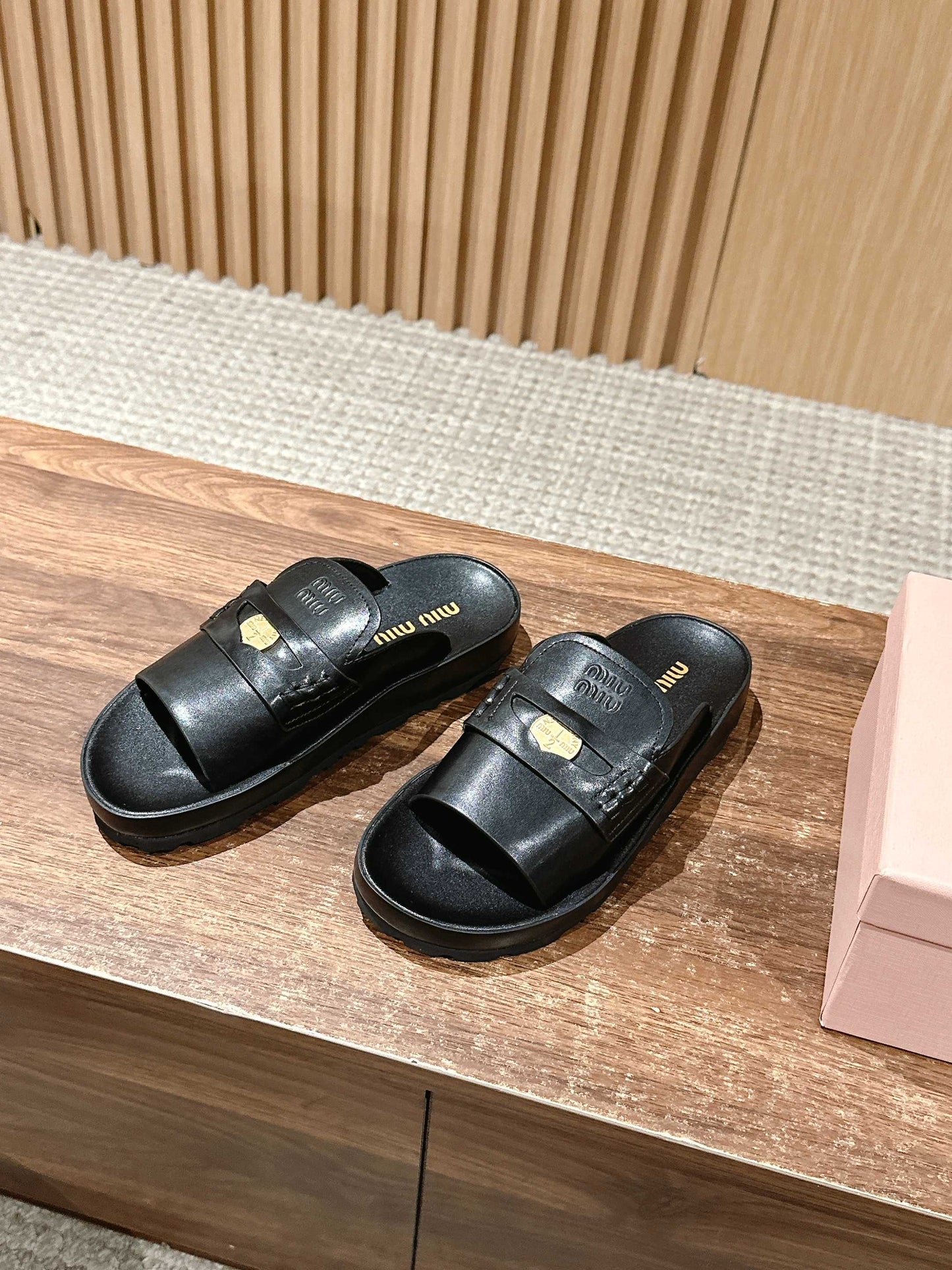 穆M家-金幣樂福 拖鞋 黑色