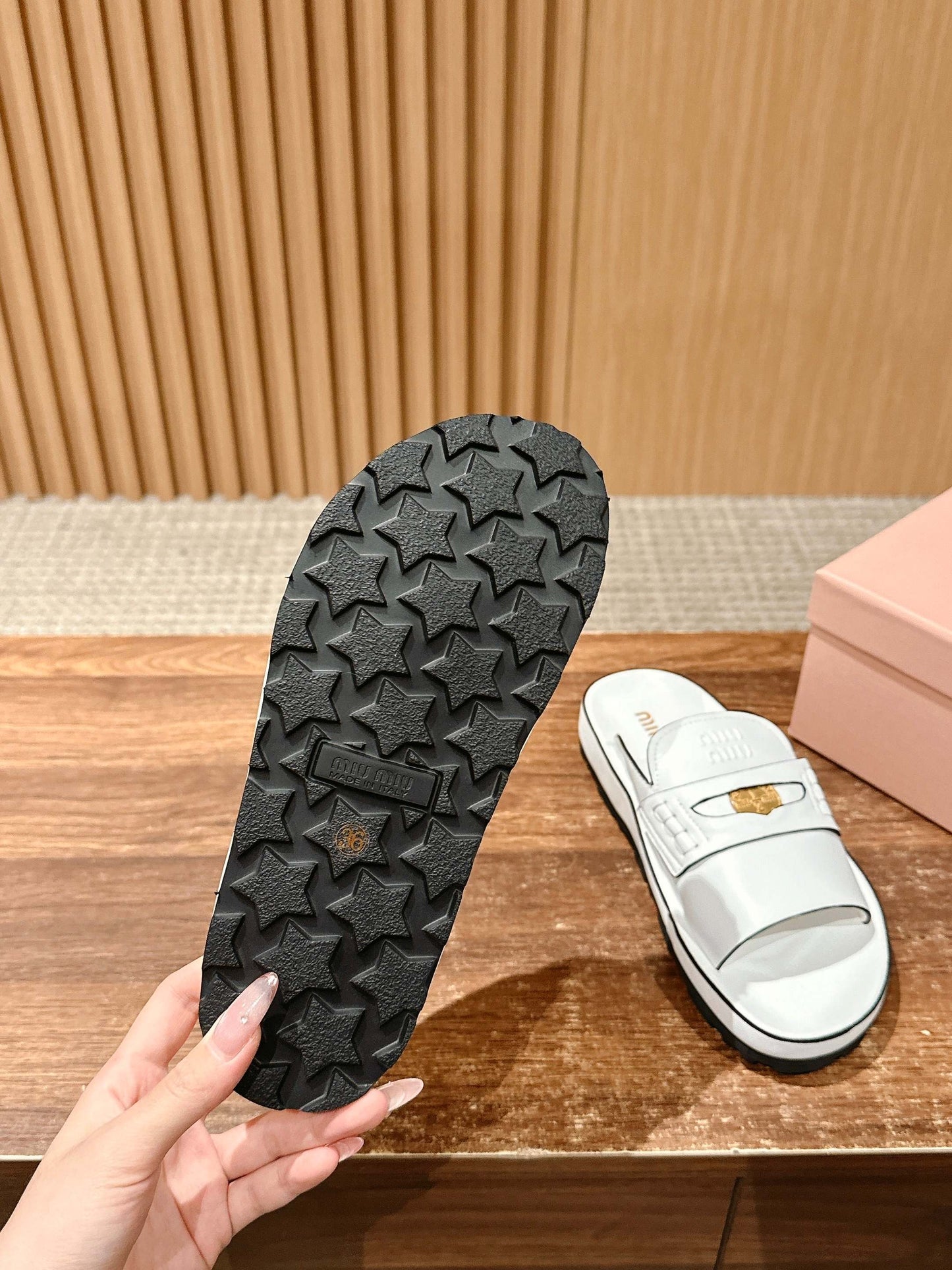 穆M家-金幣樂福 拖鞋 白色