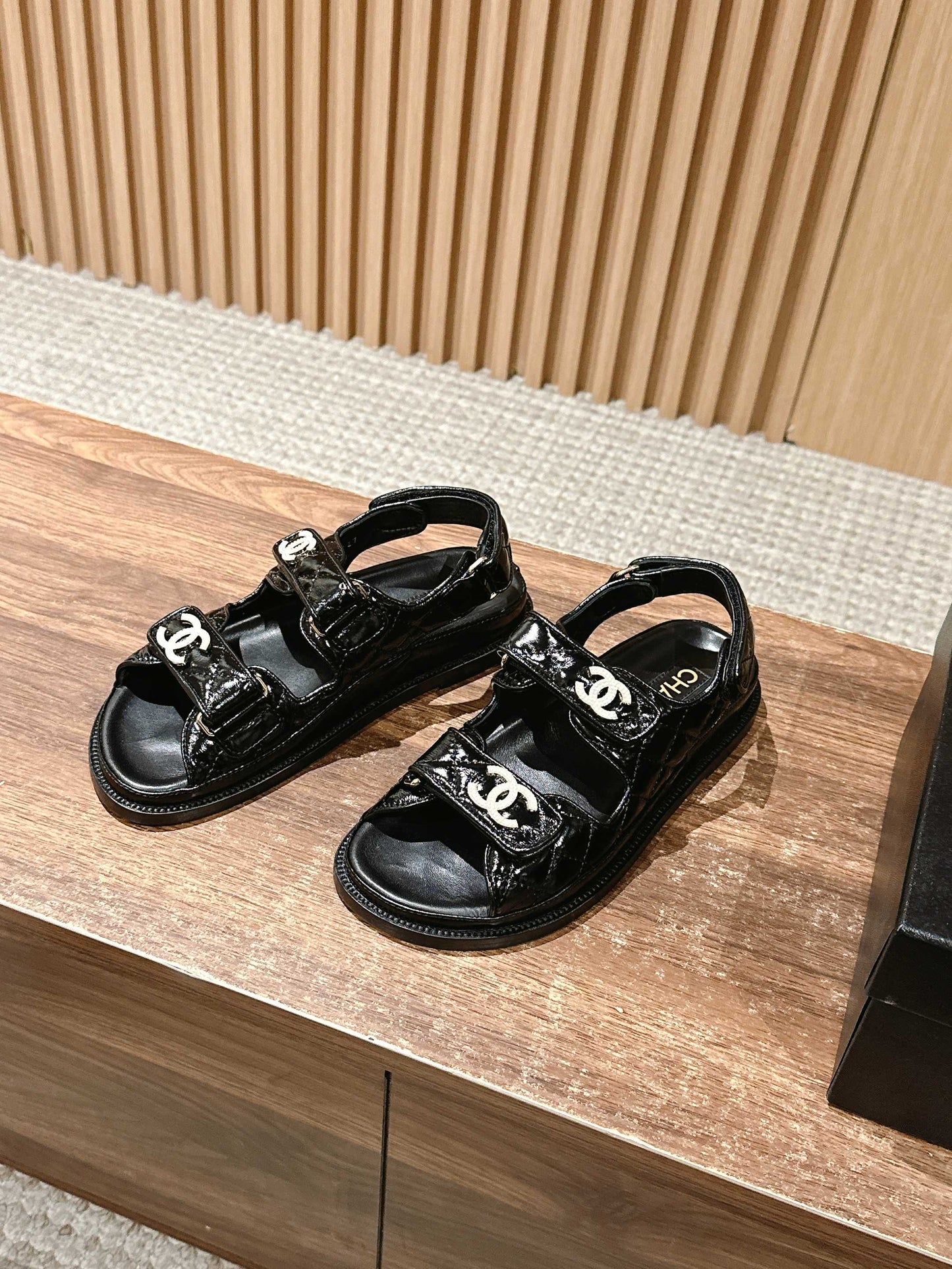 小香家-雙C魔術貼拖鞋 黑色