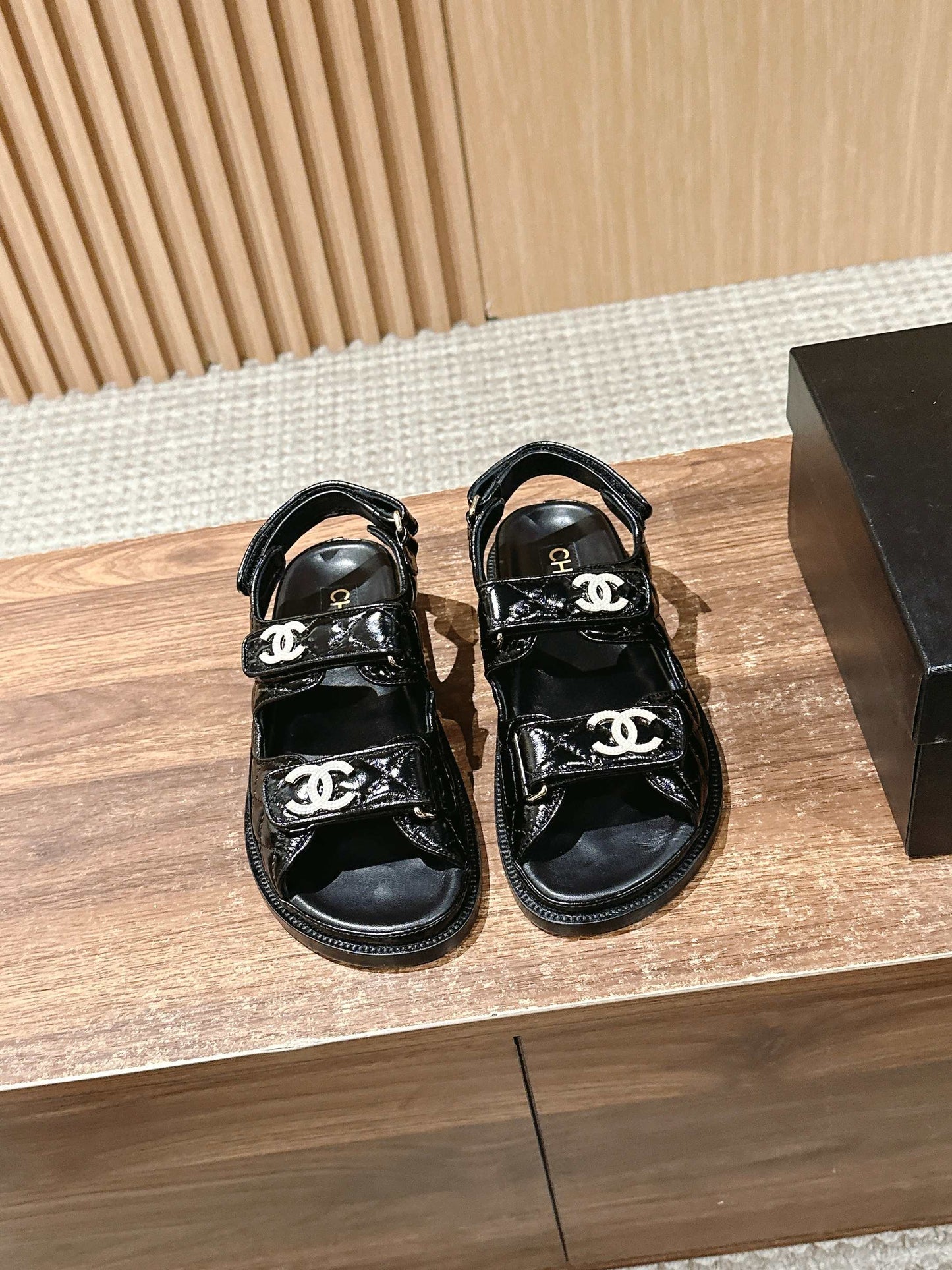 小香家-雙C魔術貼拖鞋 黑色