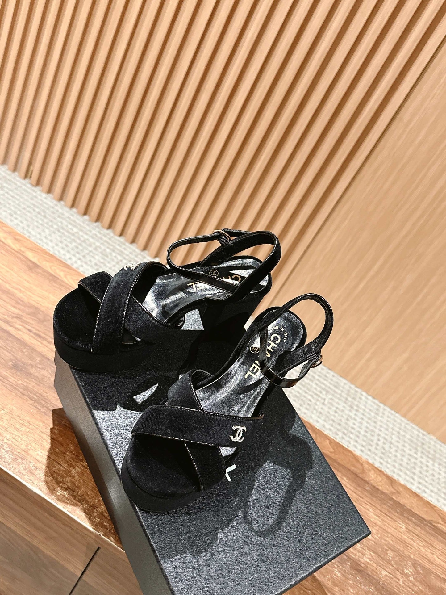 小香家-𝟮𝟬𝟮𝟱 絲絨 高水台涼鞋 黑色