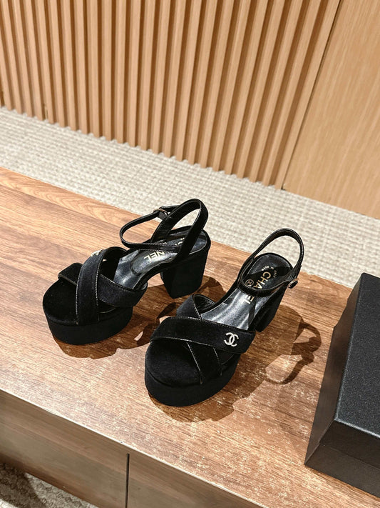 小香家-𝟮𝟬𝟮𝟱 絲絨 高水台涼鞋 黑色