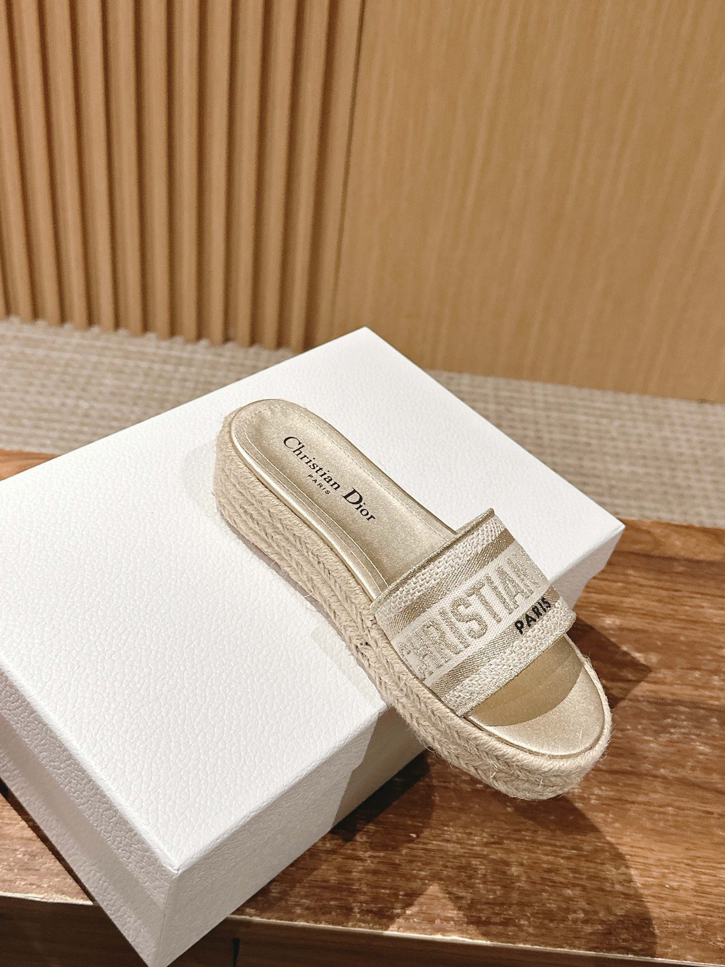 迪D家-𝐂𝐡𝐫𝐢𝐬𝐭𝐢𝐚𝐧 麻繩厚底拖鞋 白色