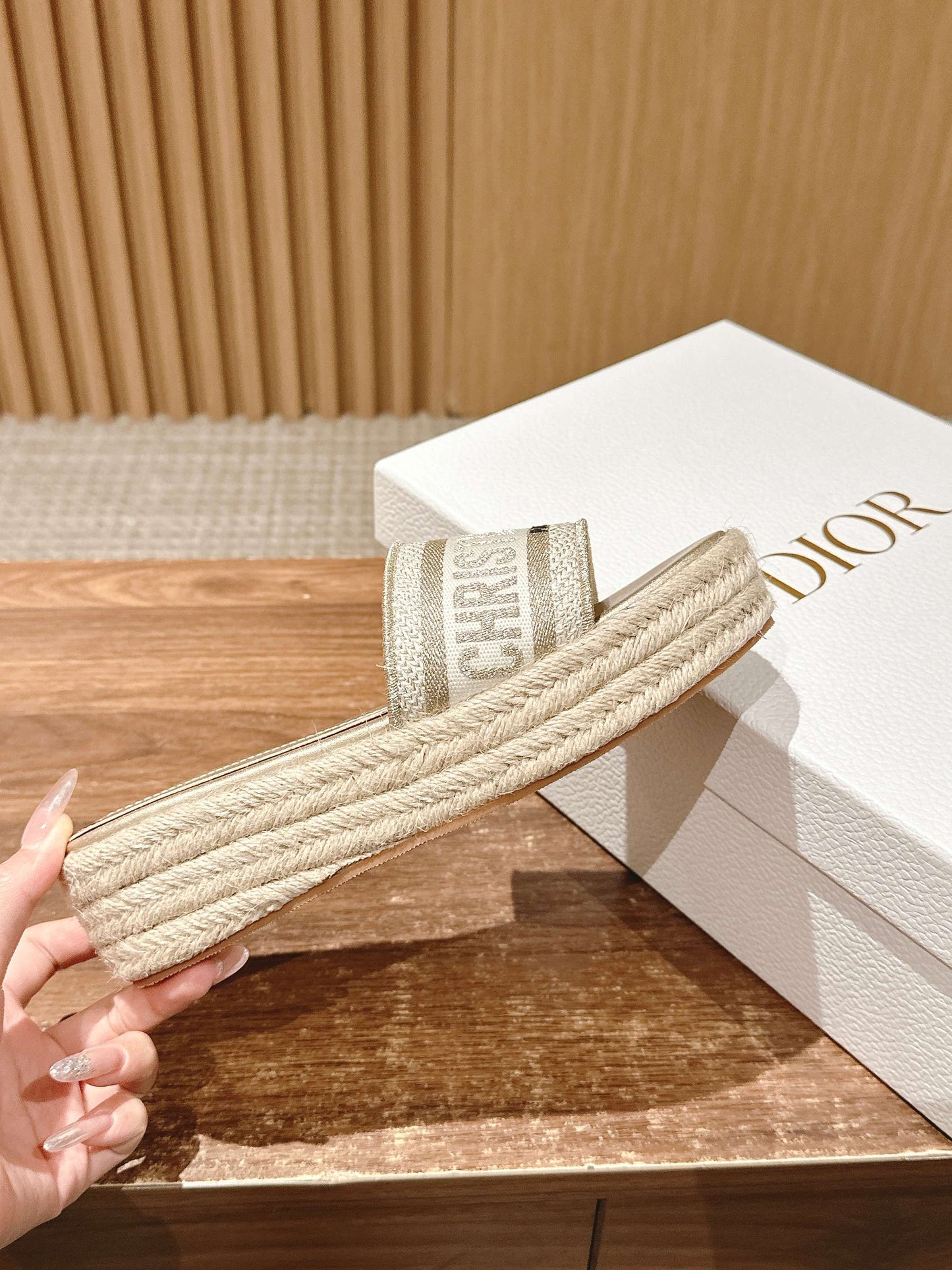 迪D家-2025夏季新款 草編厚底拖鞋 金色