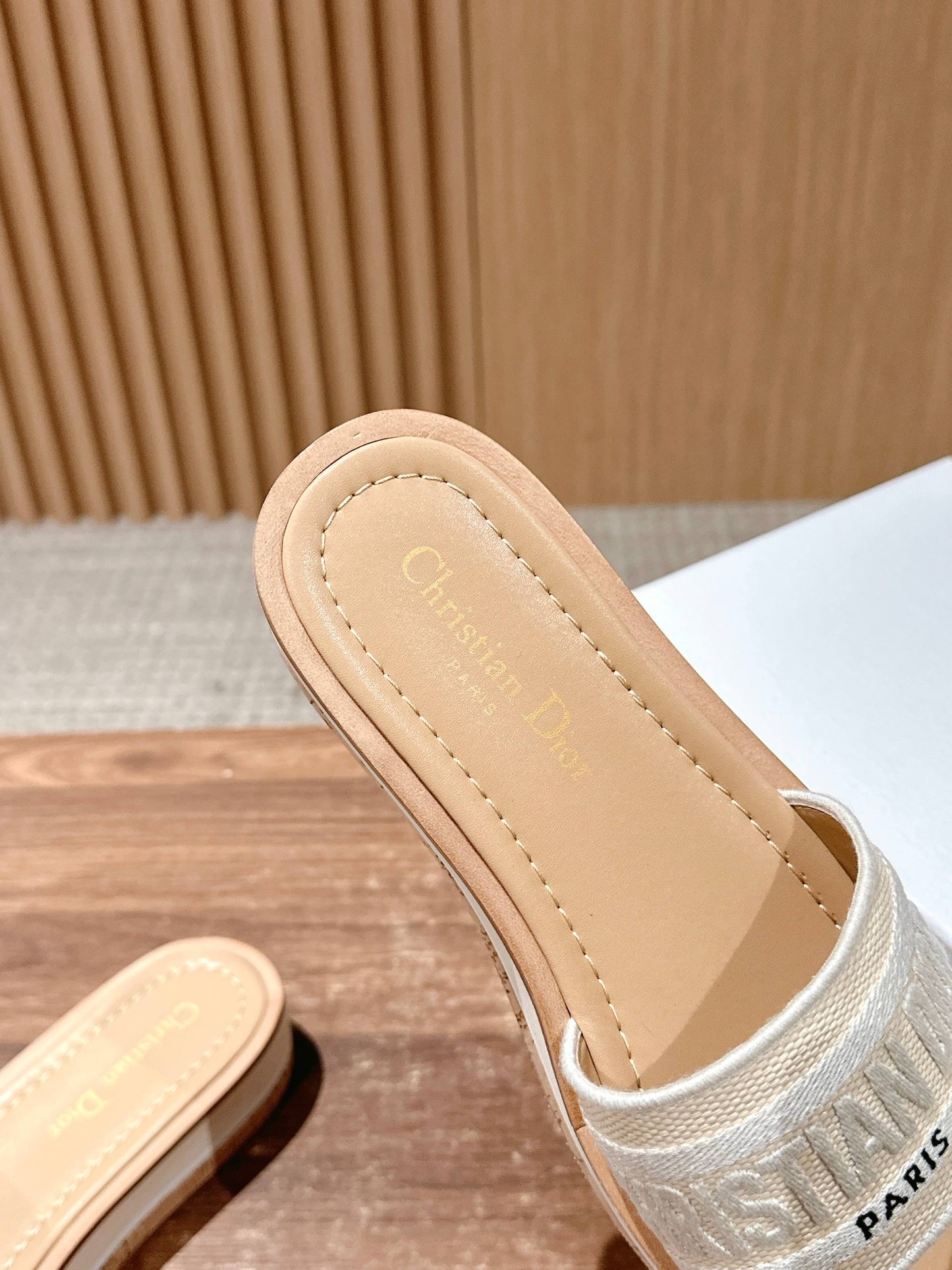 迪D家-2025夏季新款 厚底拖鞋 白色