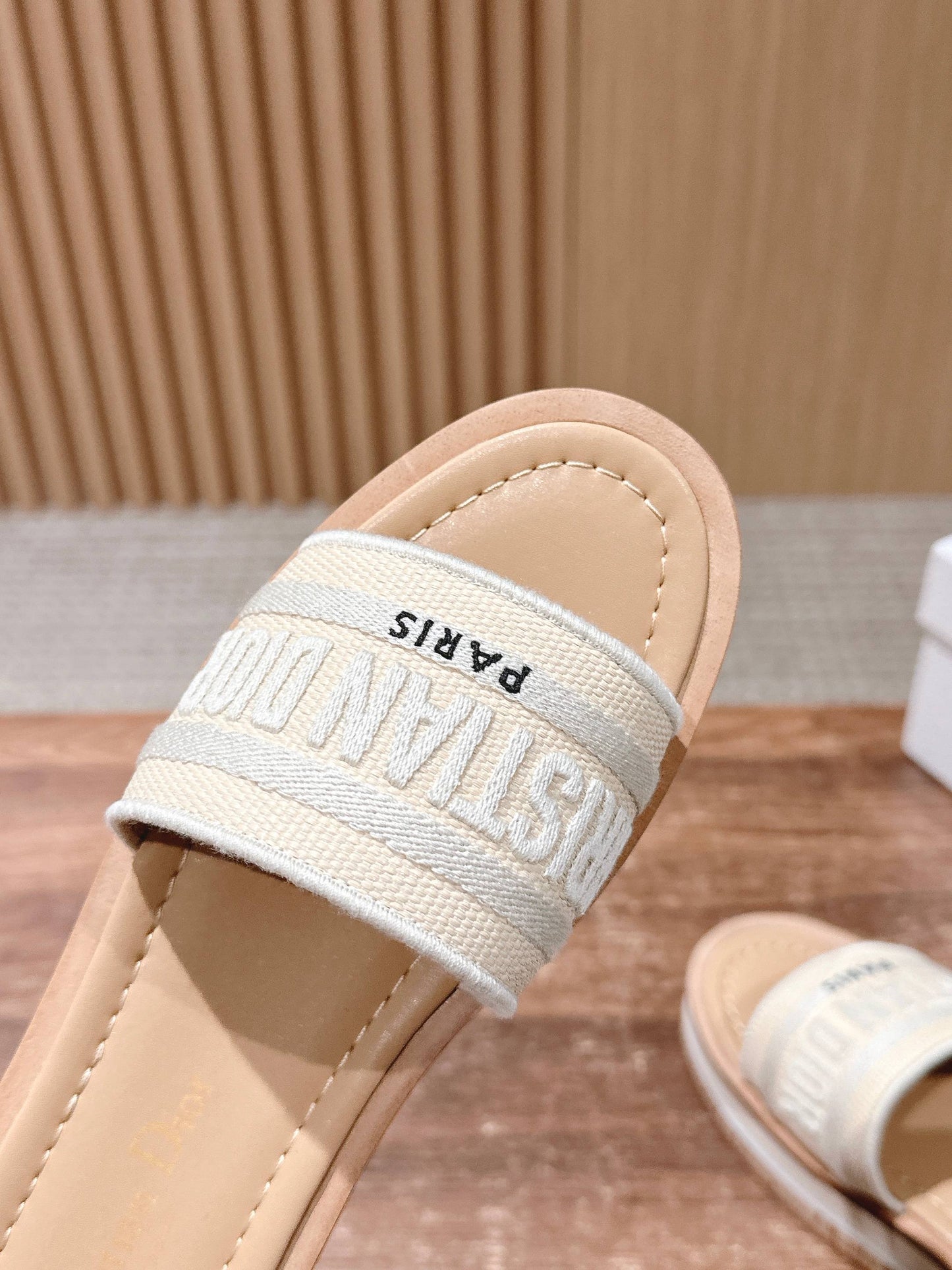 迪D家-2025夏季新款 厚底拖鞋 白色