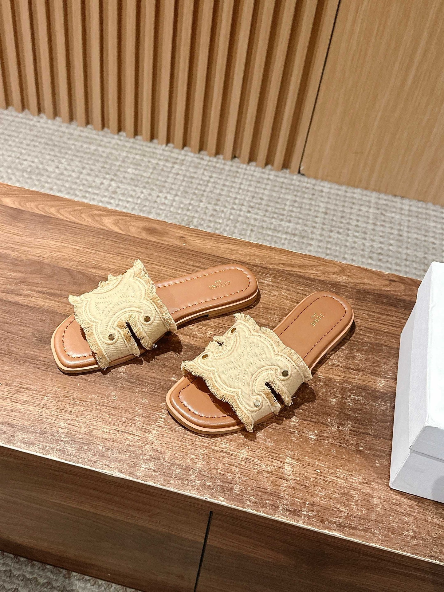 賽C家-新款凱旋門丹寧牛仔拖鞋 卡其色