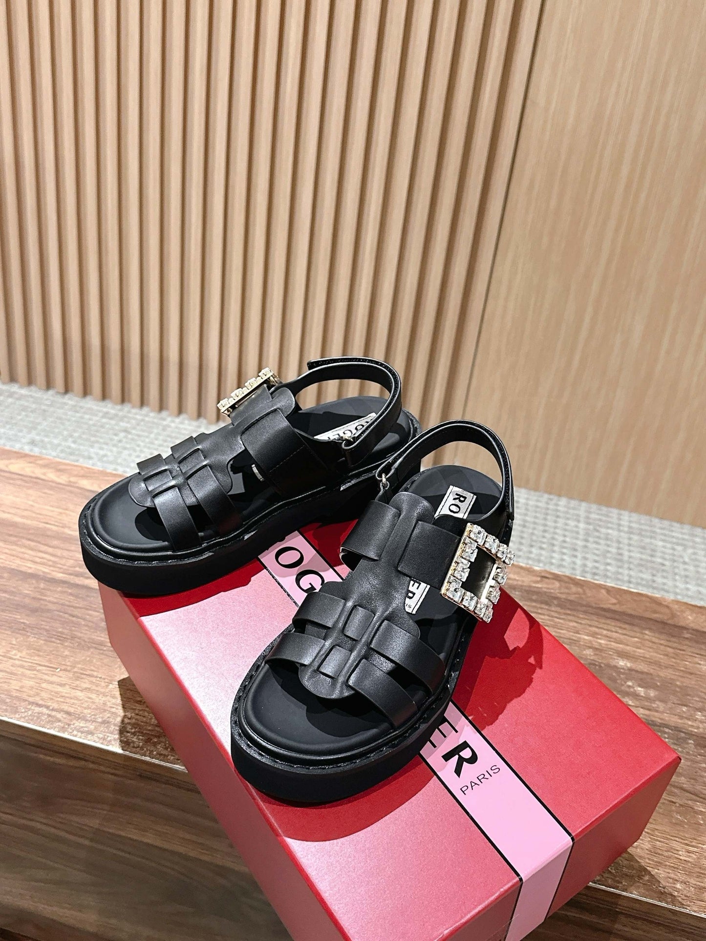 R方扣頭-羅馬涼鞋 鑽石扣