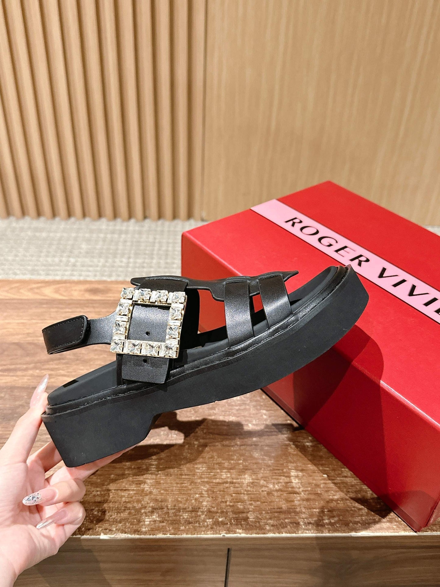 RV 羅馬涼鞋 黑色
