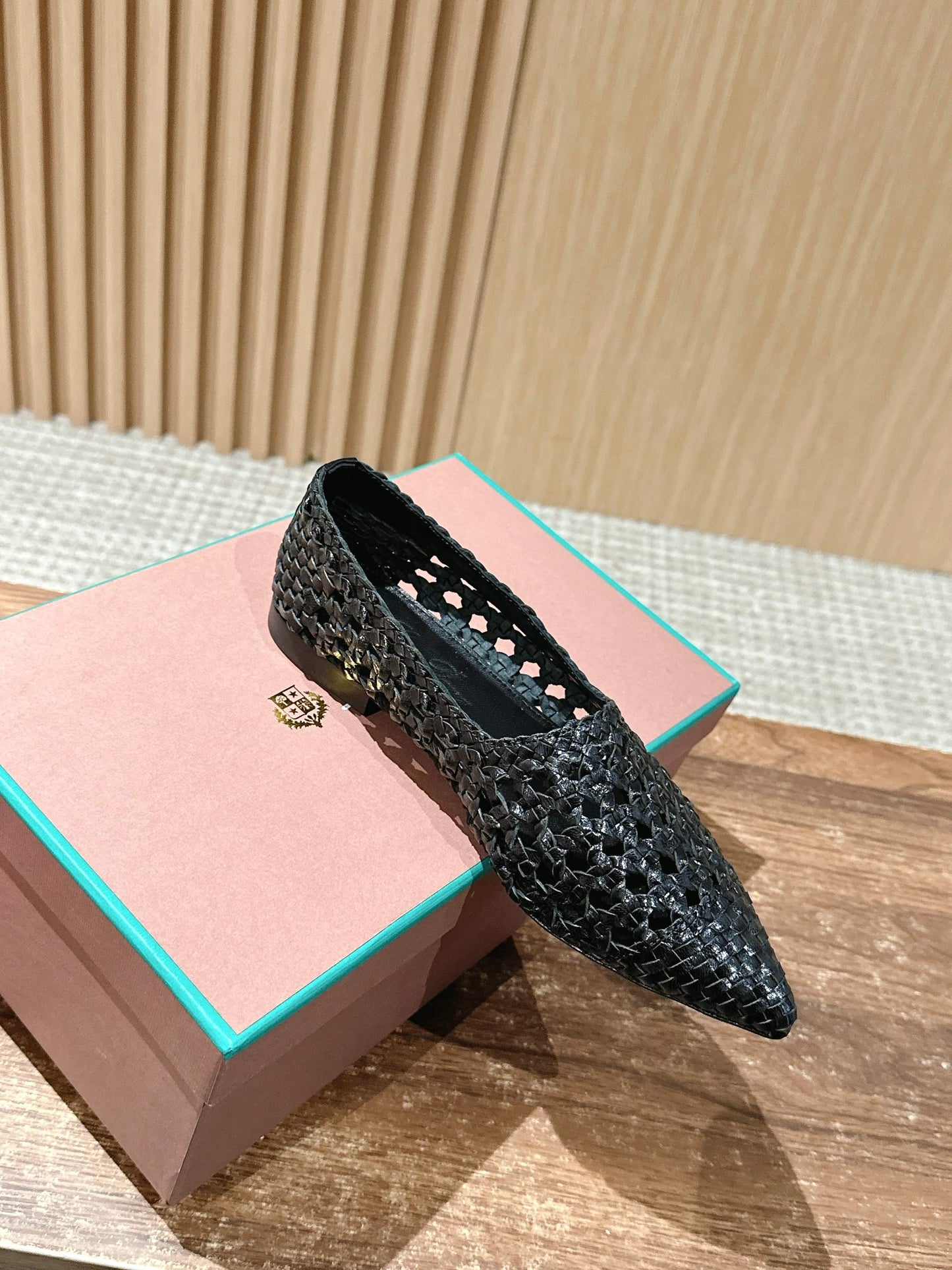 L-Piana-2025春夏新款 牛皮手工編織鏤空樂福鞋 黑色