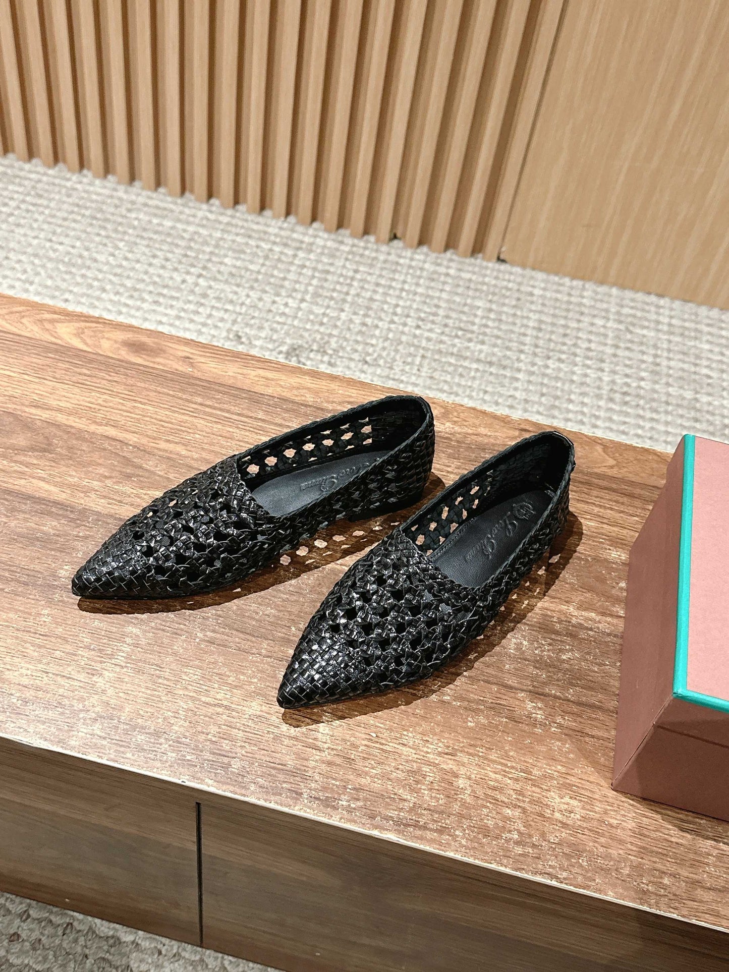 L-Piana-2025春夏新款 牛皮手工編織鏤空樂福鞋 黑色