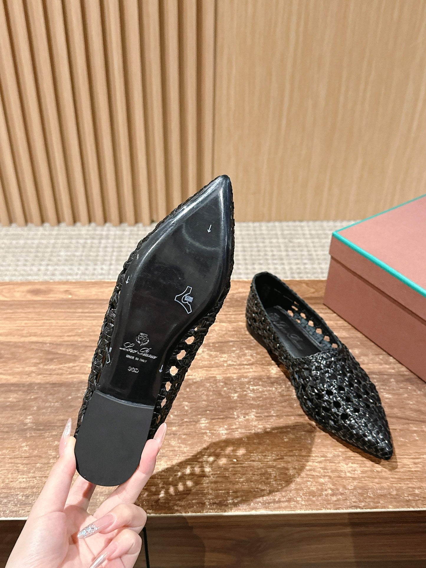 L-Piana-2025春夏新款 牛皮手工編織鏤空樂福鞋 黑色