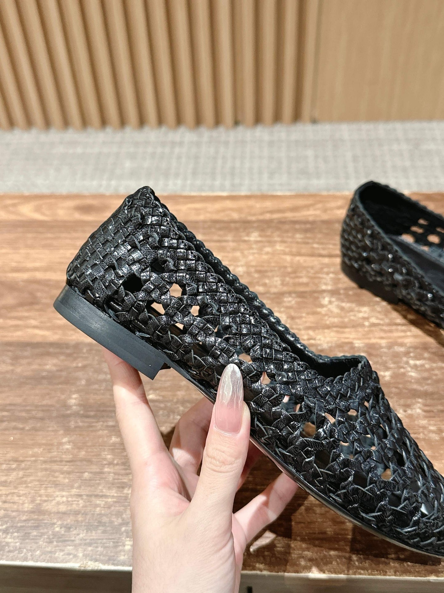 L-Piana-2025春夏新款 牛皮手工編織鏤空樂福鞋 黑色