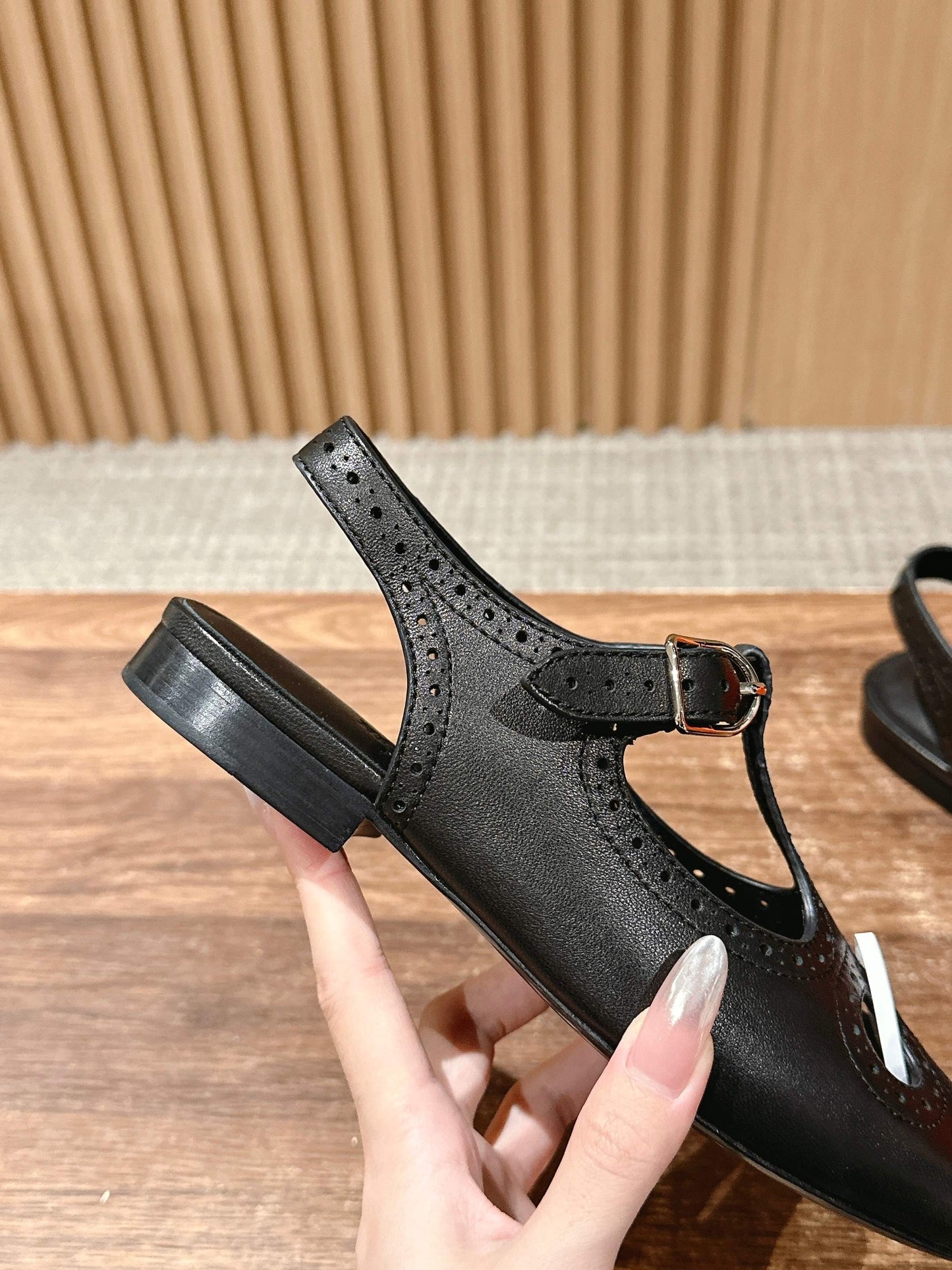 小愛款-皮革Ghillies風格露跟涼鞋 黑色