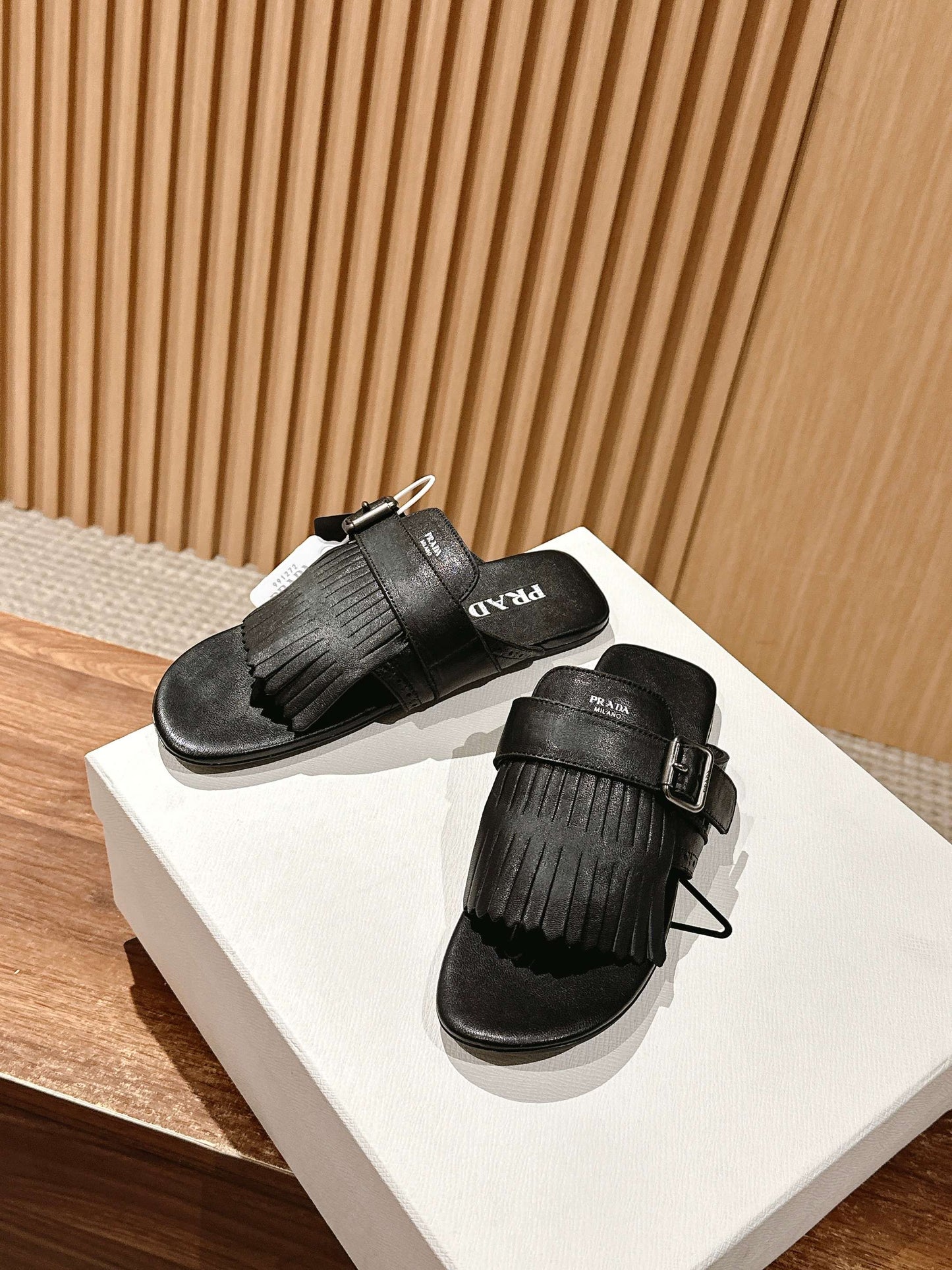 普P家-2025春夏新款 復古流蘇拖鞋 走秀款 黑色