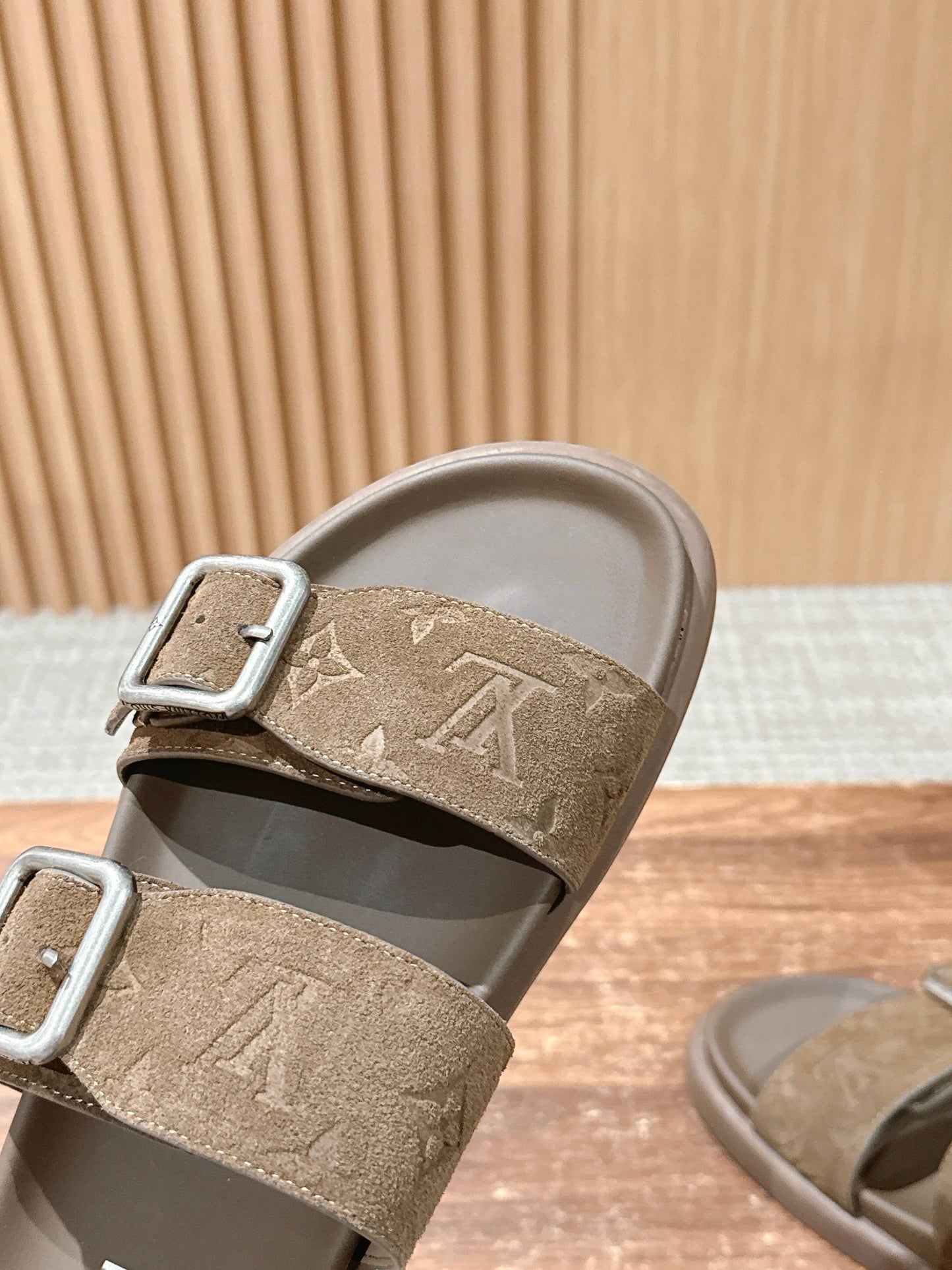 路L家-休閒拖鞋 男款鞋子 麂皮淺咖色