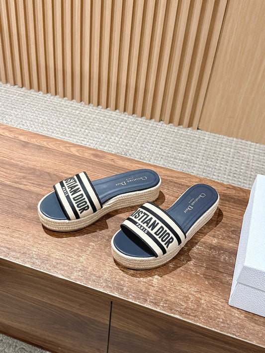 迪D家-𝐃𝐖𝐀𝐘 迪奧夏季新款鬆糕厚底一字拖 深藍