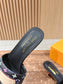 路L家-皮面鐵牌老花 櫻桃跟拖鞋 黑色