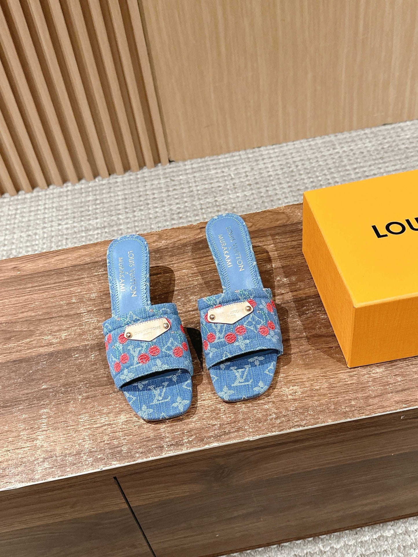 路L家-𝐋𝐢𝐥𝐲櫻桃刺繡鞋面 高跟拖鞋 水藍色