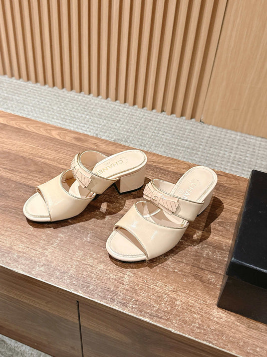 小香家-蝴蝶結扣 粗跟拖鞋 米色