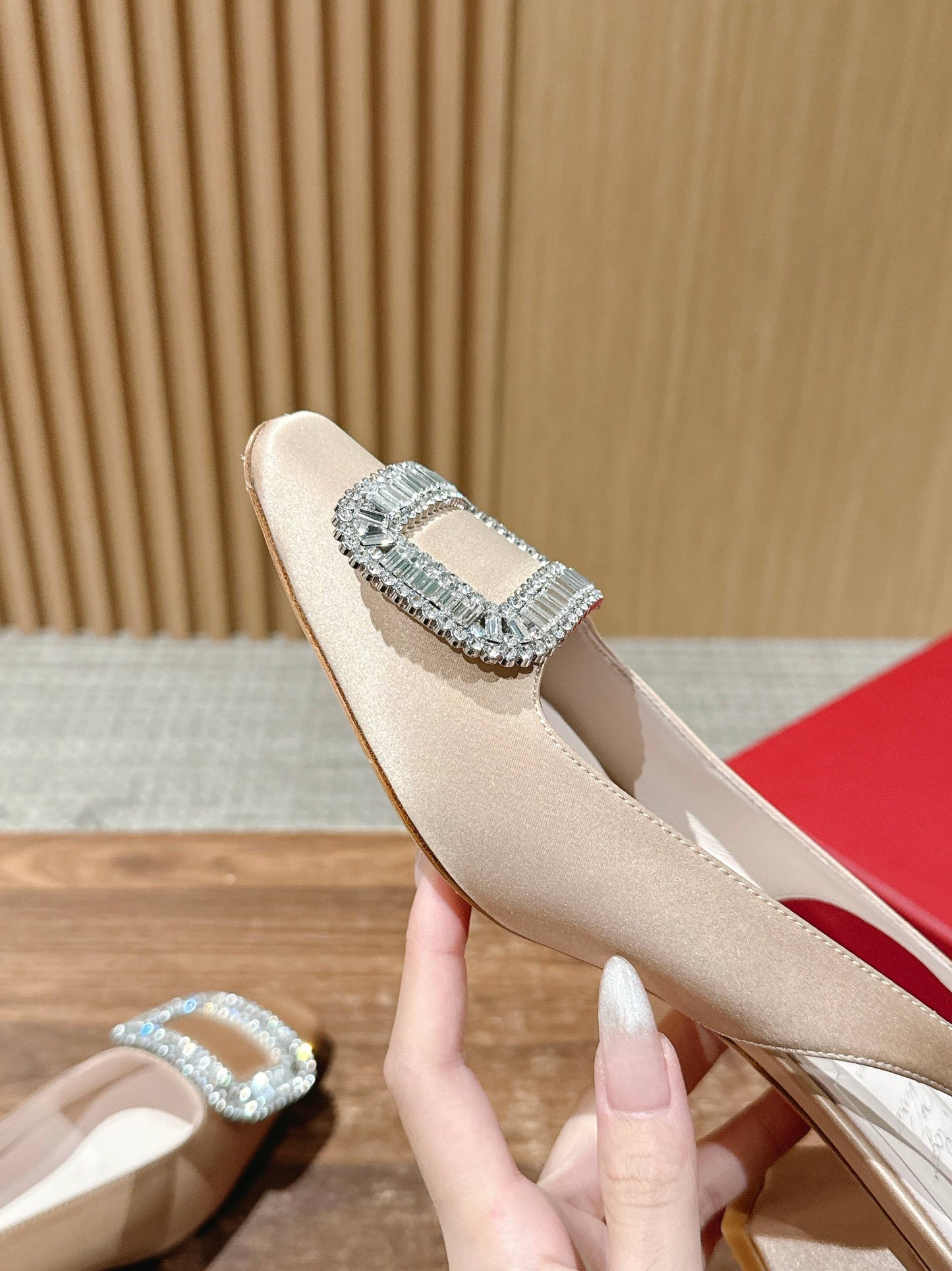 RV 水鑽方扣跟鞋 米色