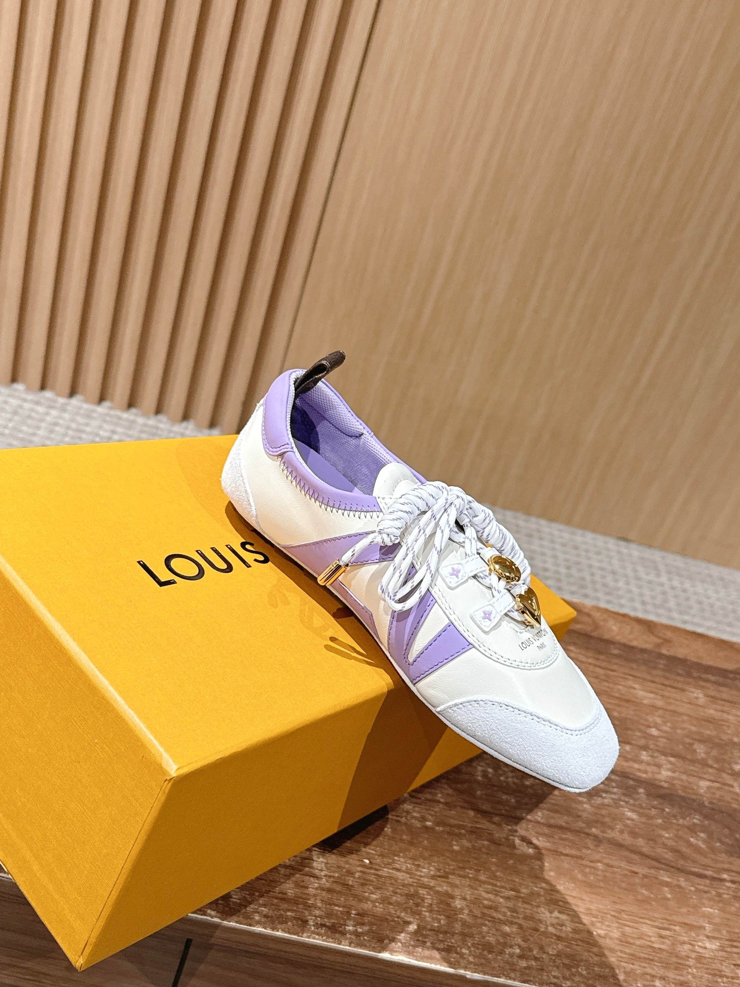路L家-𝐒𝐧𝐞𝐚𝐤𝐞𝐫𝐢𝐧𝐚 驢牌運動鞋 紫白色