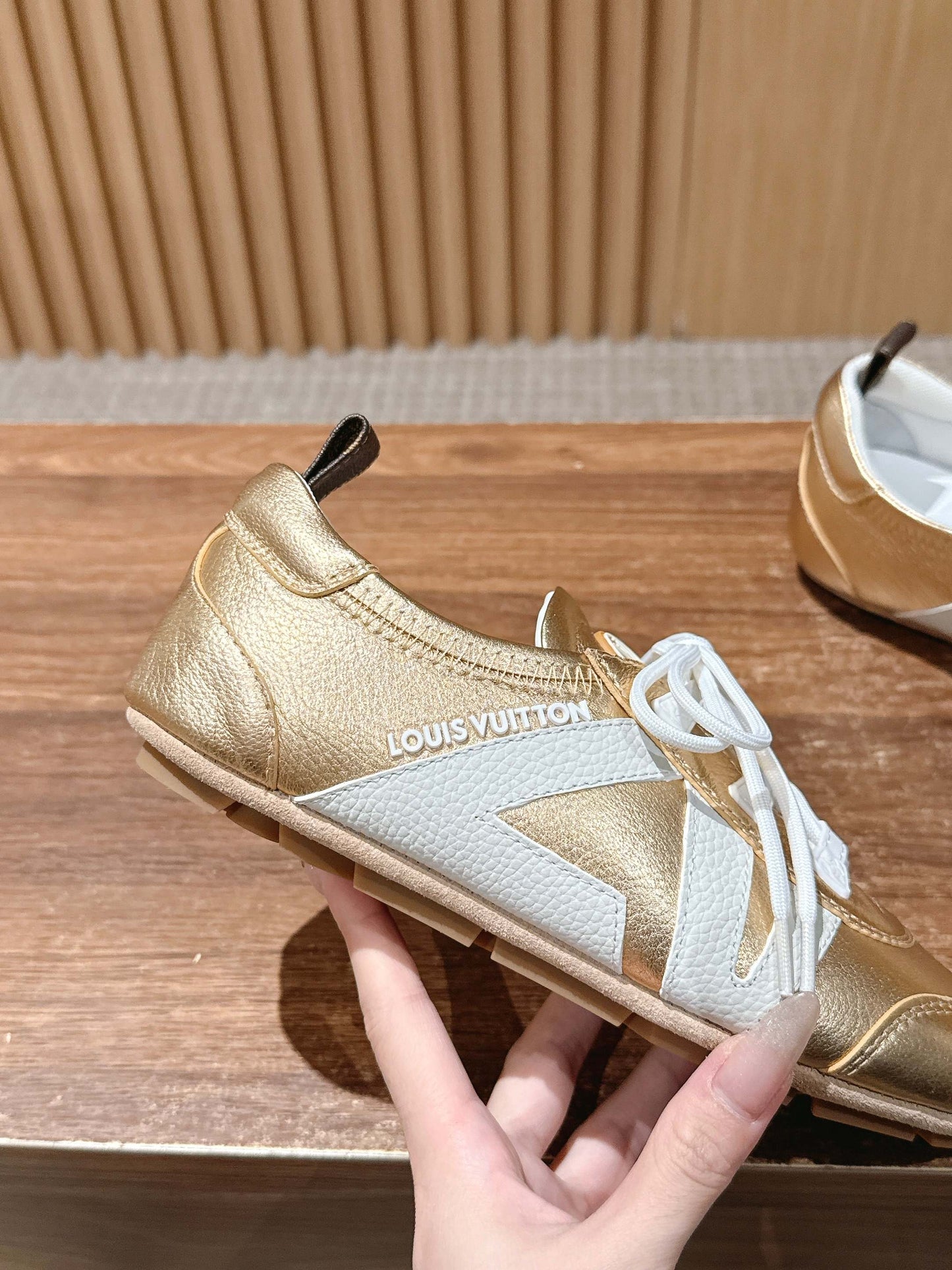 路L家-𝐒𝐧𝐞𝐚𝐤𝐞𝐫𝐢𝐧𝐚 驢牌運動鞋 金色
