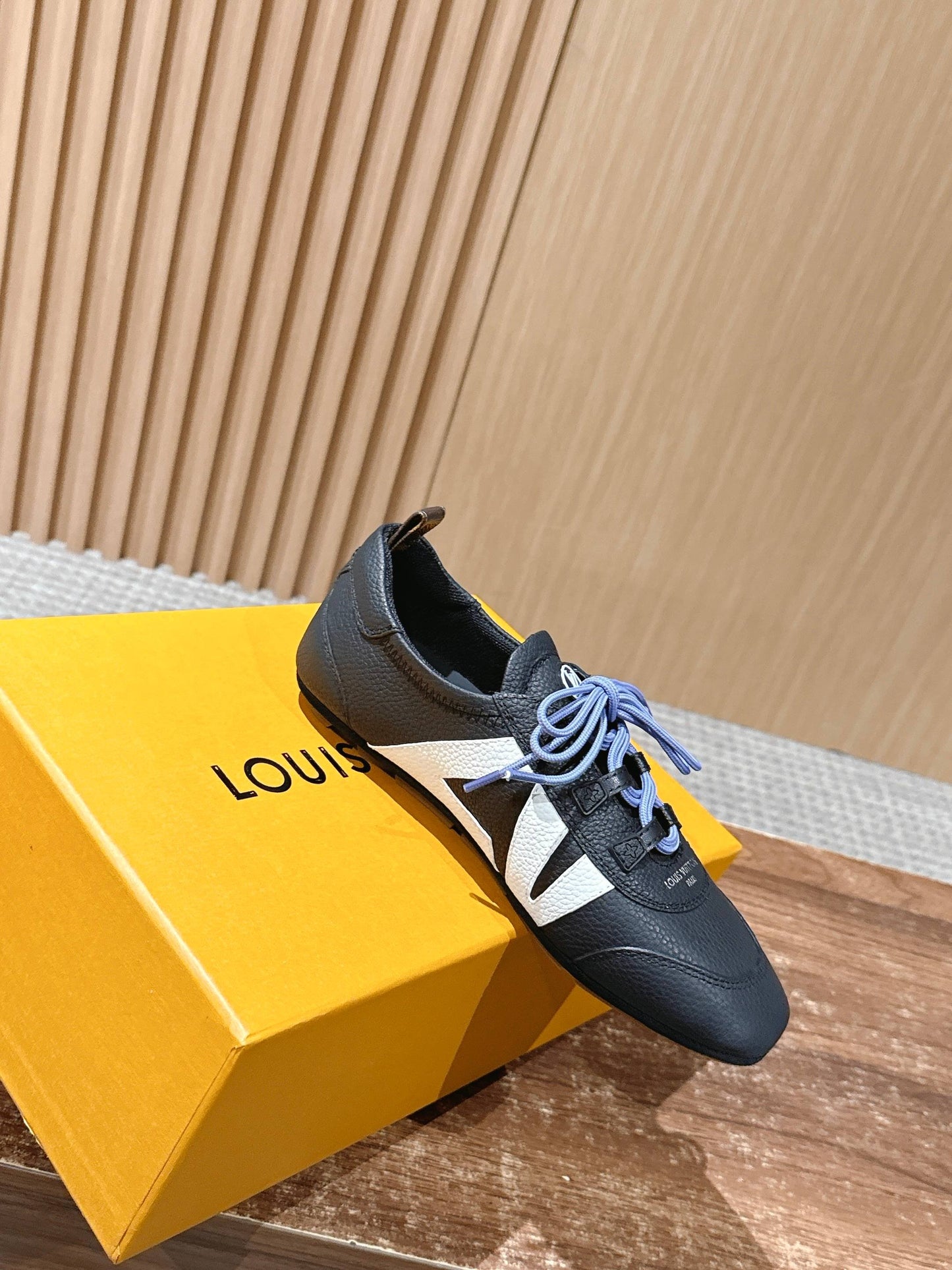 路L家-𝐒𝐧𝐞𝐚𝐤𝐞𝐫𝐢𝐧𝐚 驢牌運動鞋 黑色