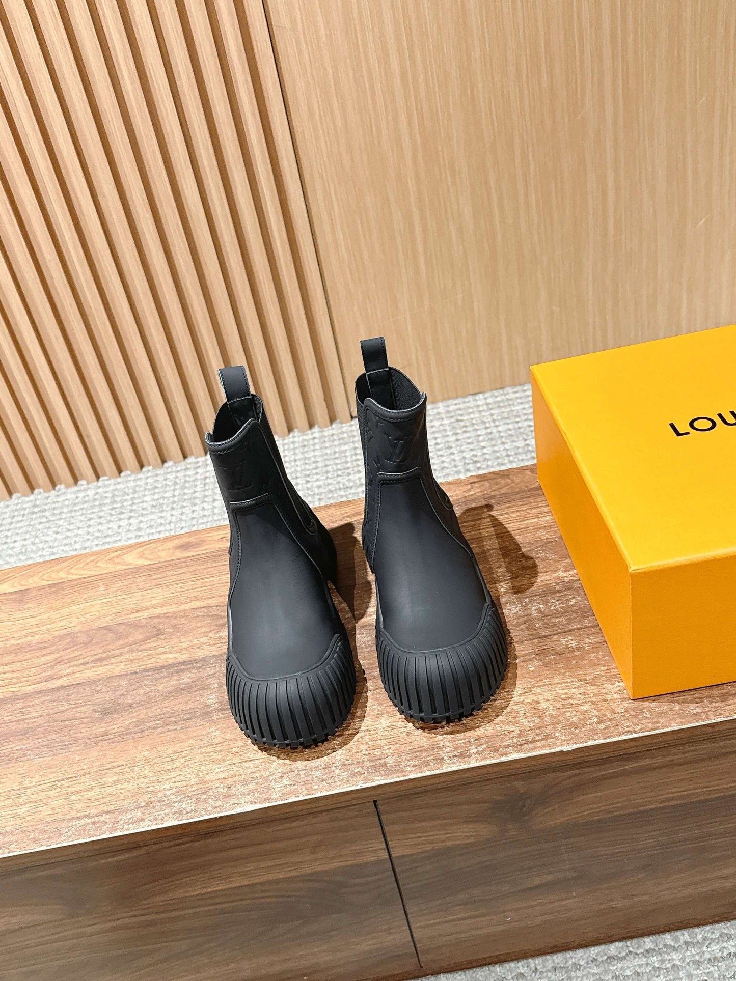 路L家-老花厚底切爾西短靴 黑色