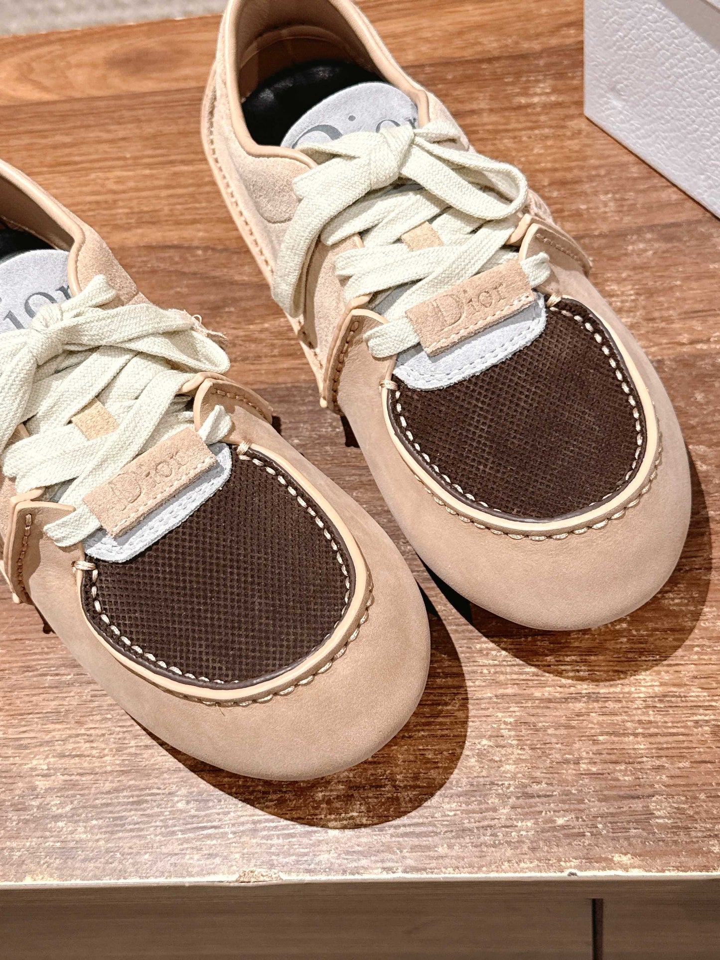 迪D家-麂皮拼色繫帶 低筒休閒鞋 棕色