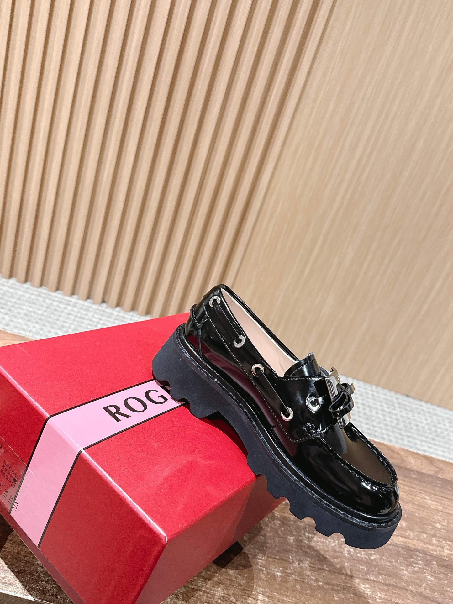 RV 𝐕𝐢𝐯𝐑𝐚 樂福鞋