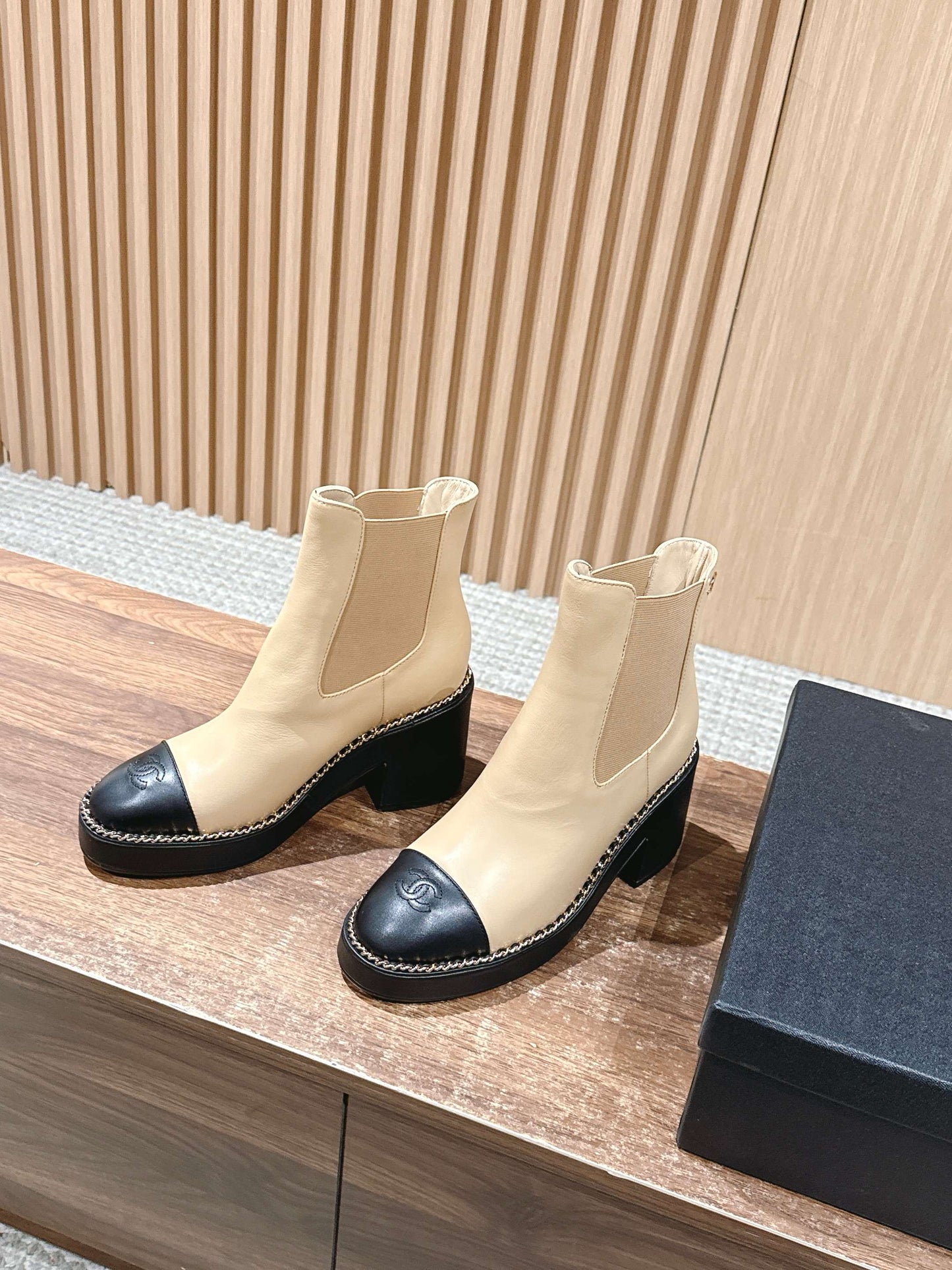 小香家-拼接粗跟短靴 卡其色