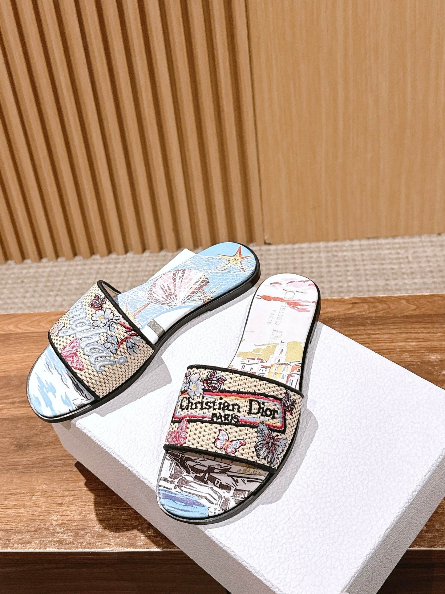 迪D家-春夏款 刺繡平底一字拖鞋