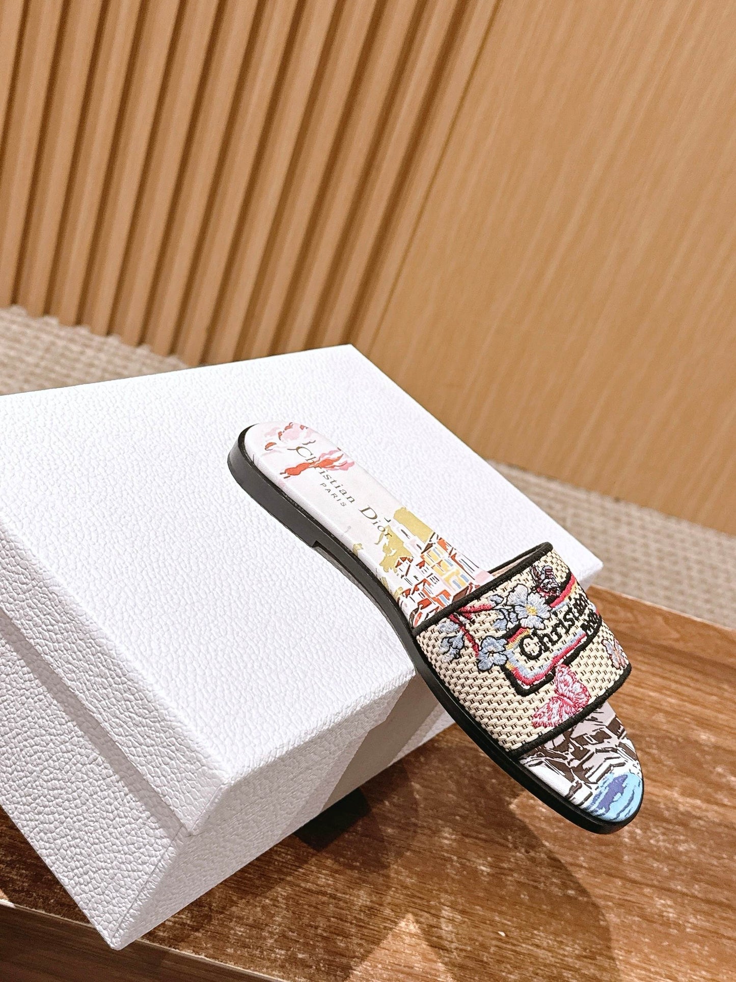 迪D家-春夏款 刺繡平底一字拖鞋