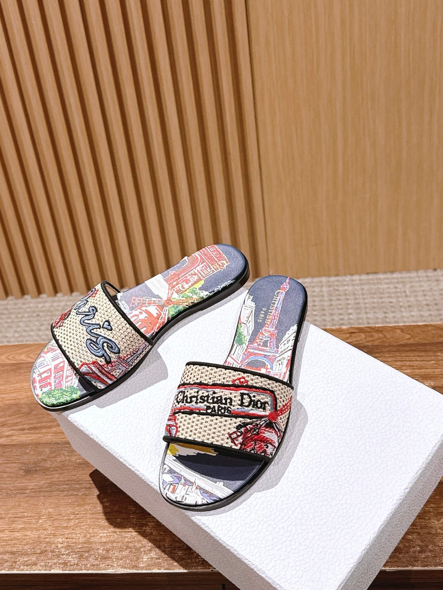 迪D家-春夏款 刺繡平底一字拖鞋