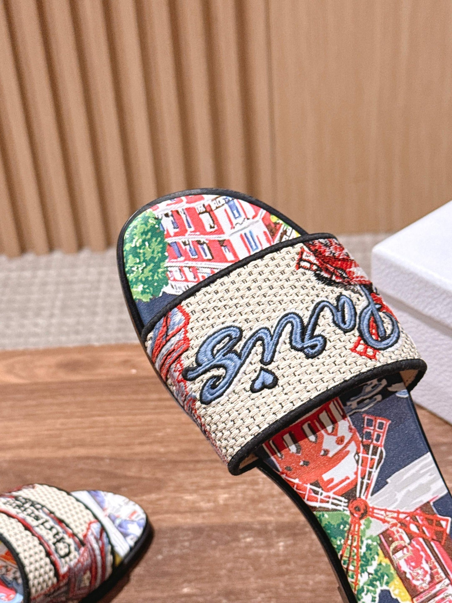 迪D家-春夏款 刺繡平底一字拖鞋