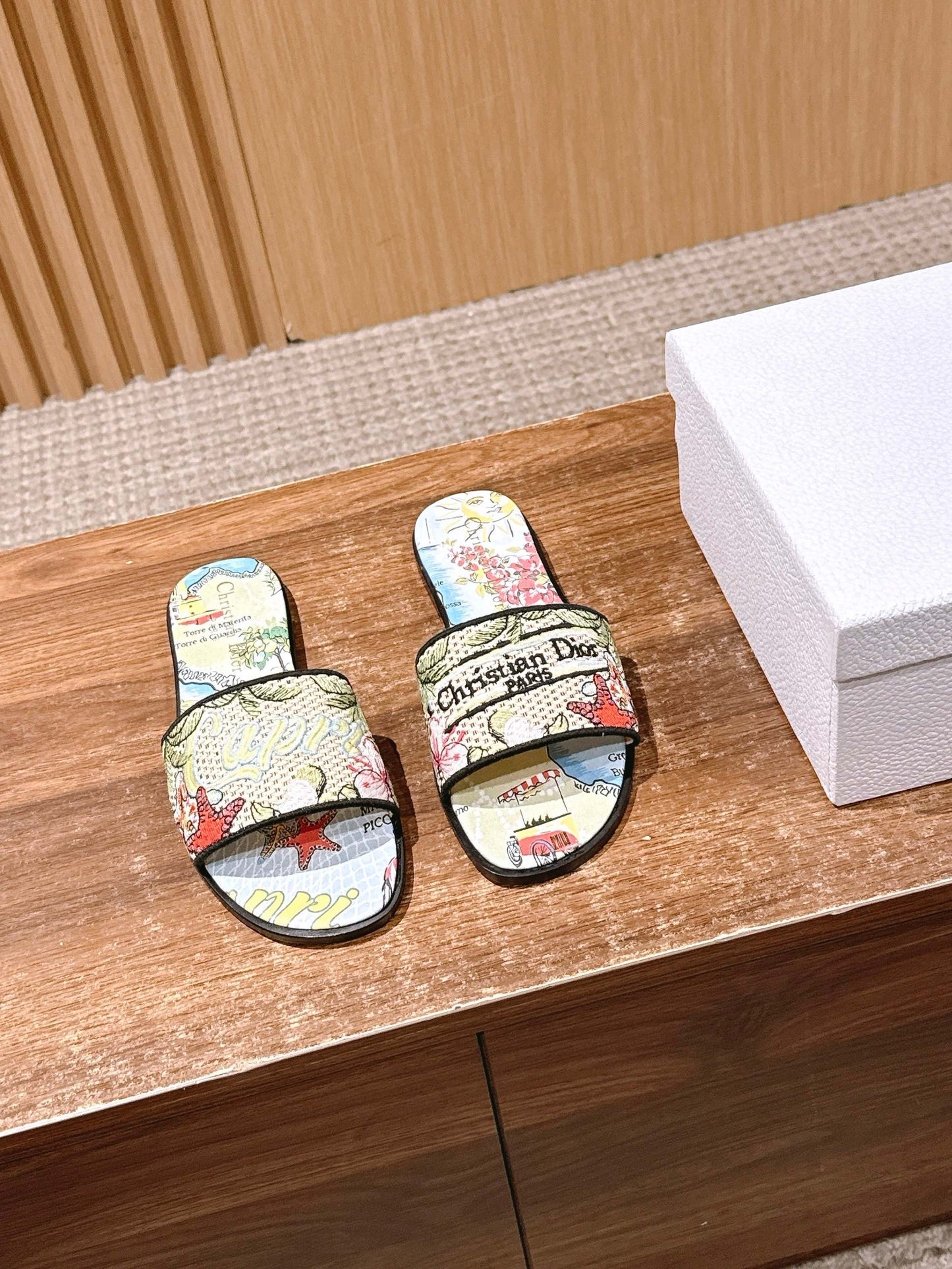 迪D家-春夏款 刺繡平底一字拖鞋
