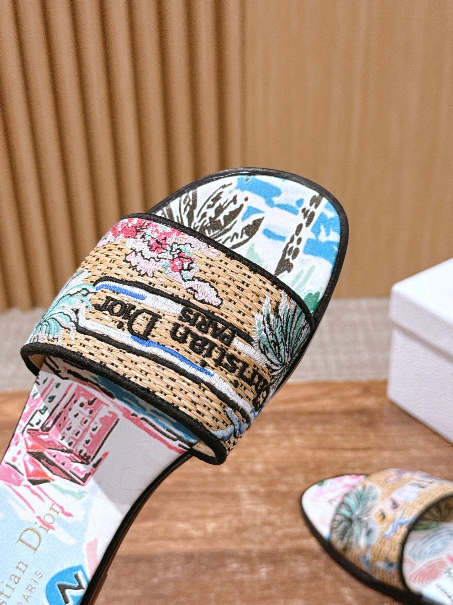迪D家-春夏款 刺繡平底一字拖鞋