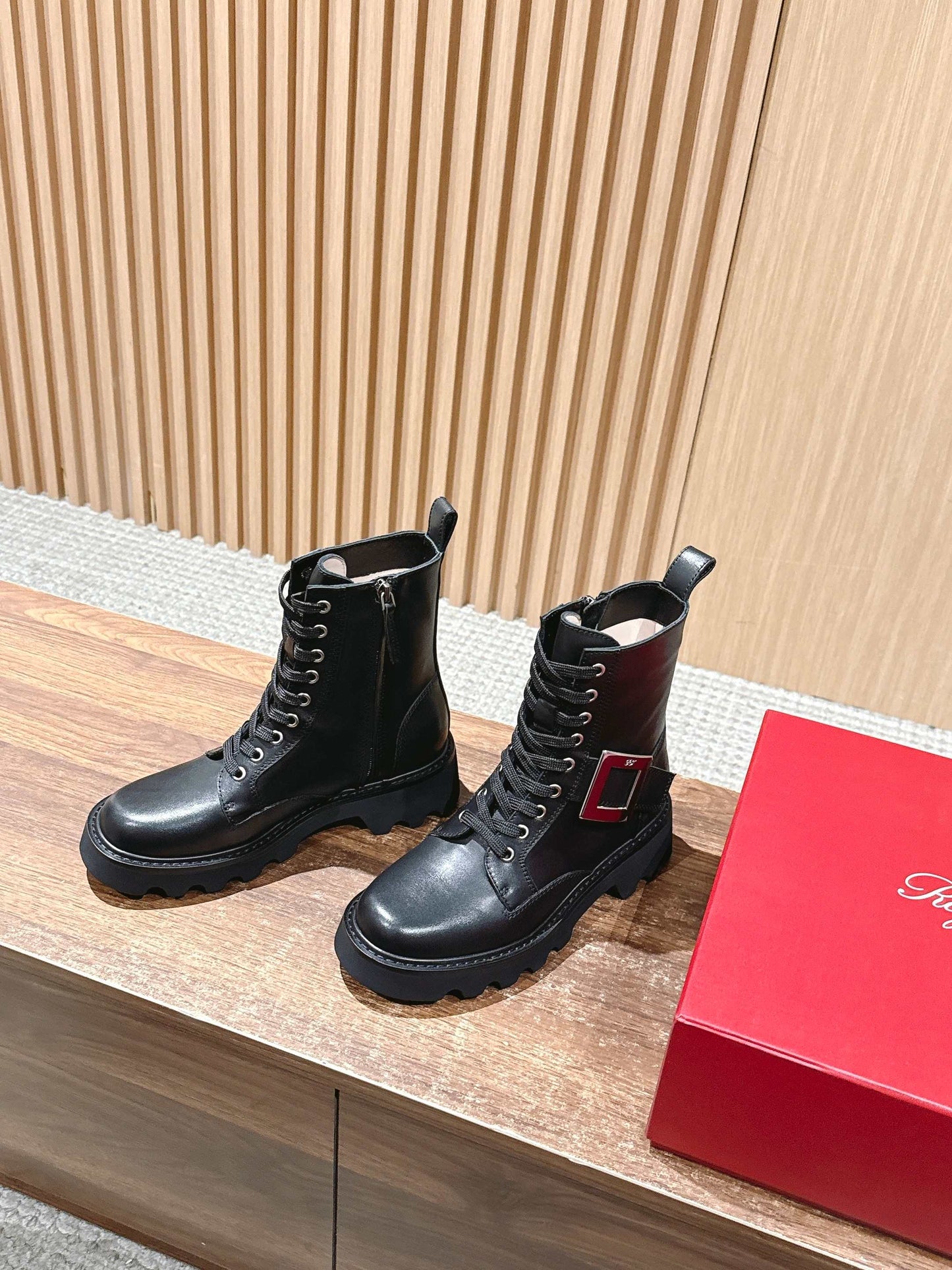 RV 方扣馬丁靴 皮面黑色