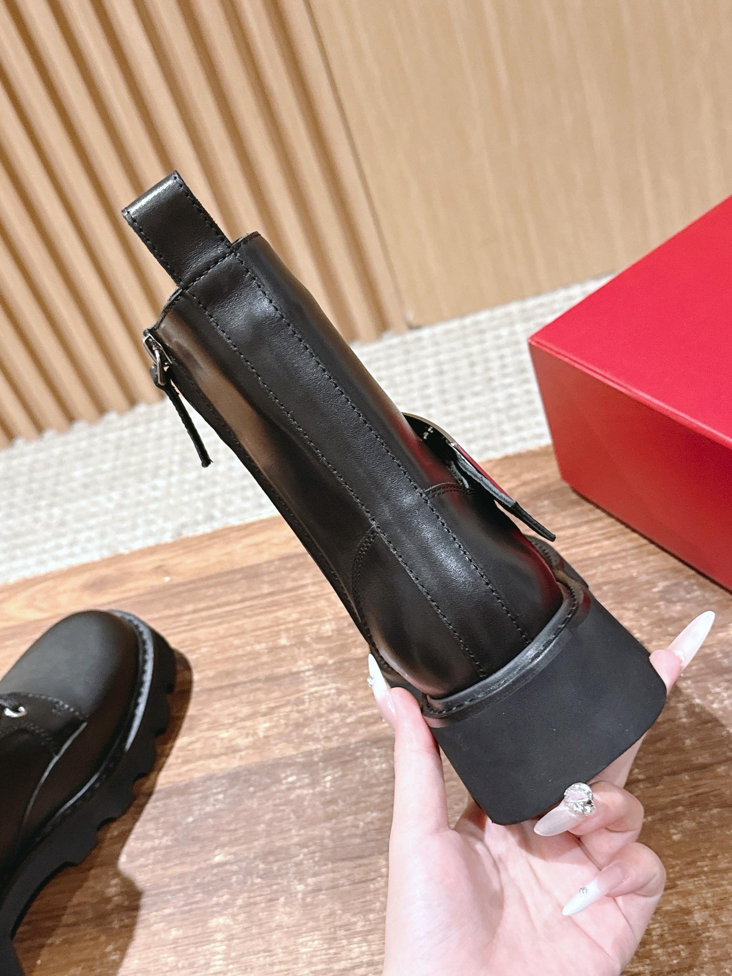 RV 方扣馬丁靴 皮面黑色