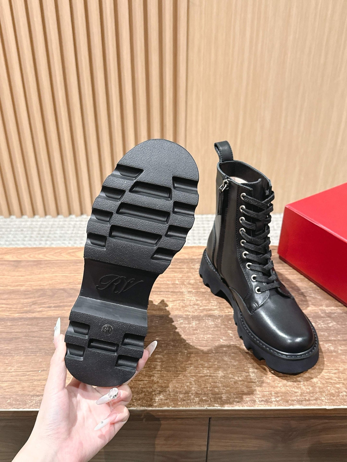 RV 方扣馬丁靴 皮面黑色