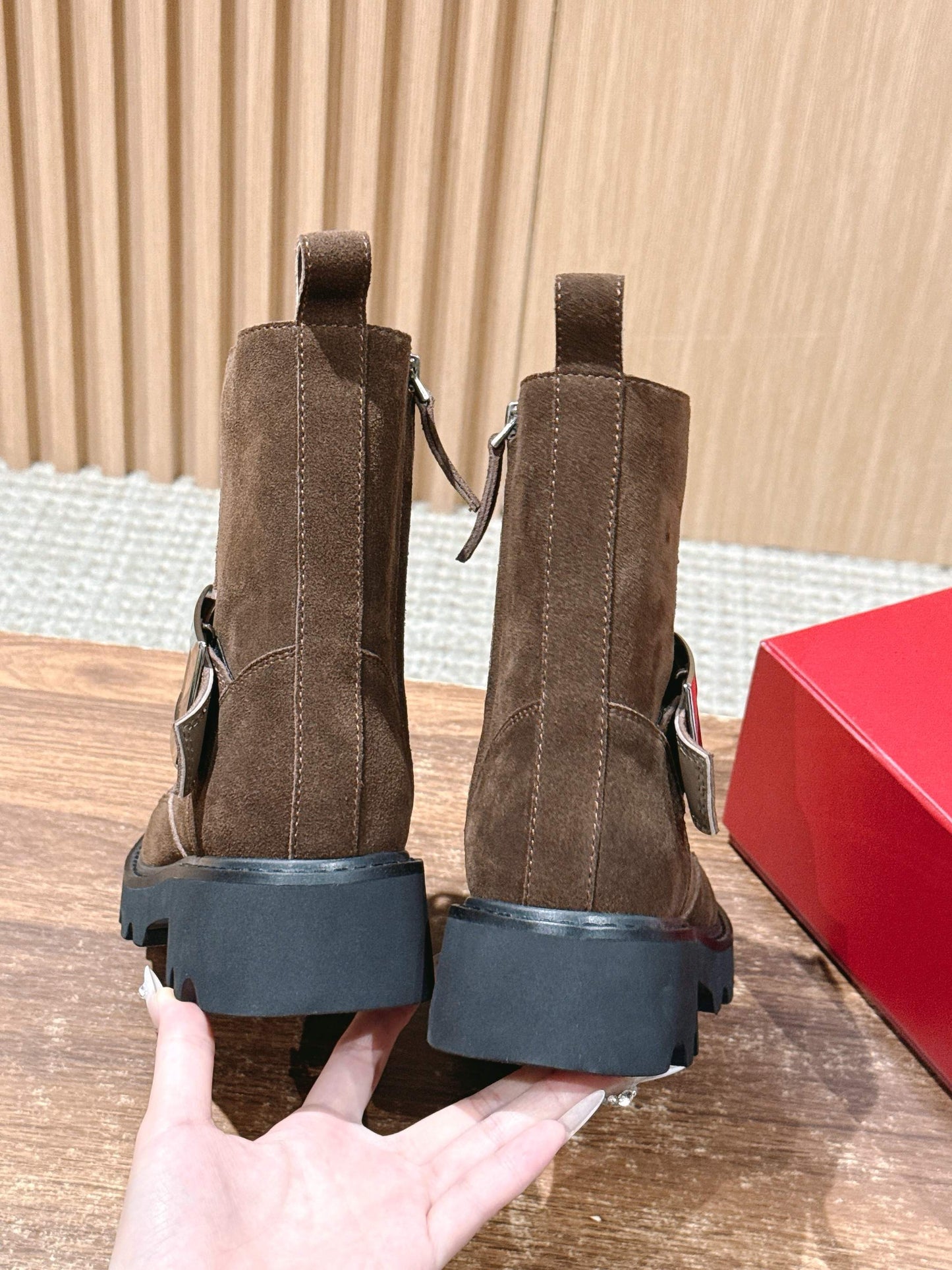 RV 方扣馬丁靴 絨面咖色