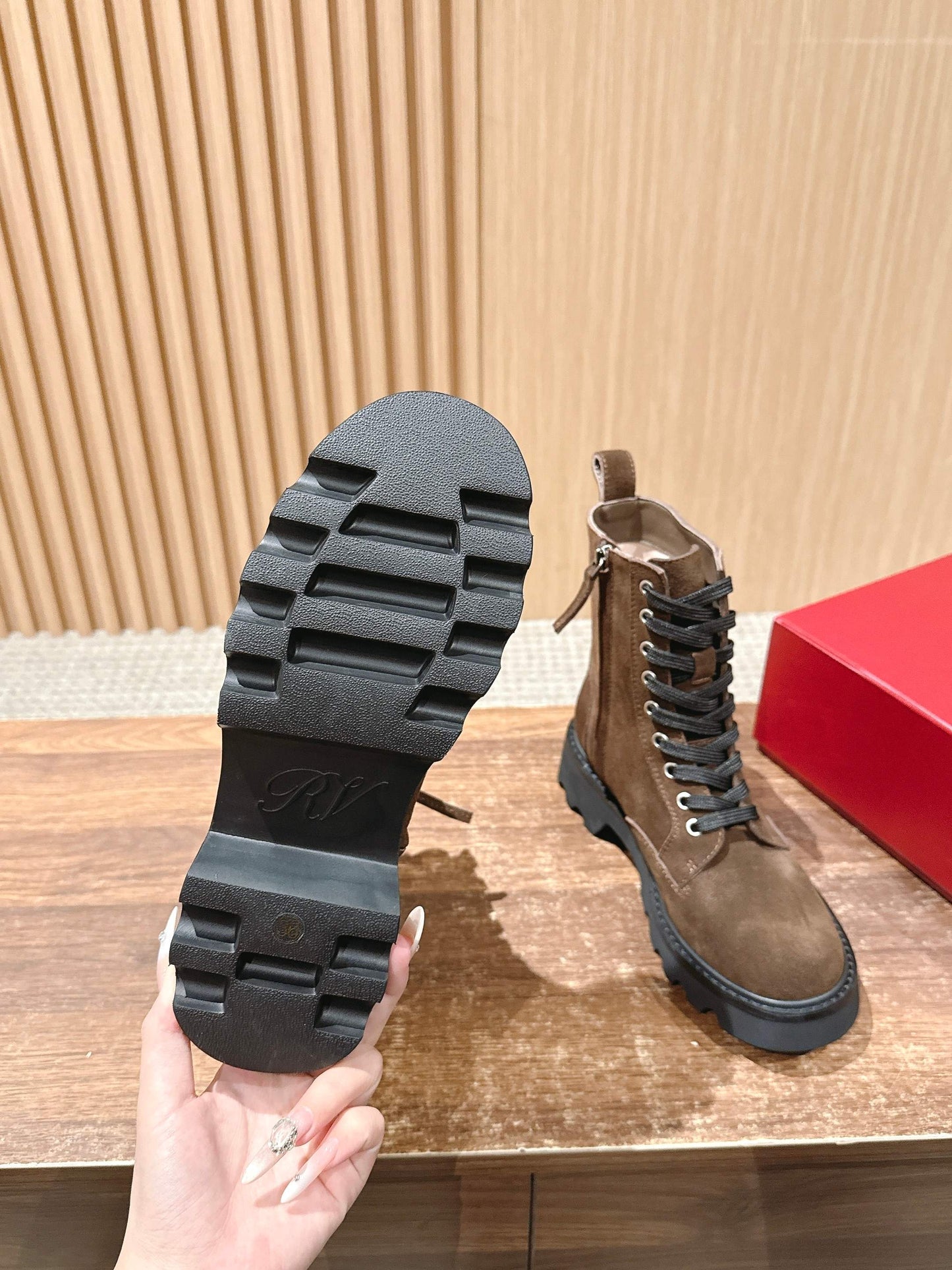 RV 方扣馬丁靴 絨面咖色