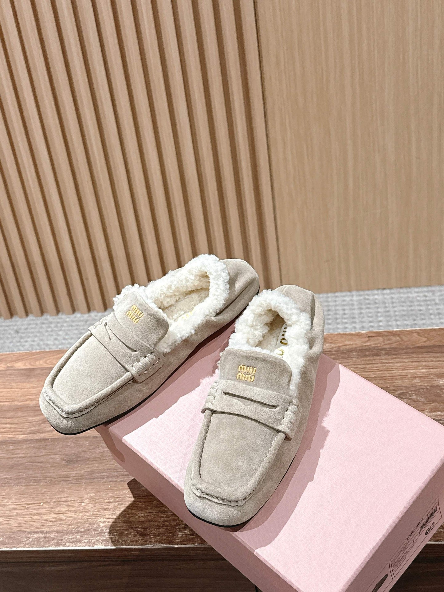 穆M家-LOGO毛毛樂福鞋 米色