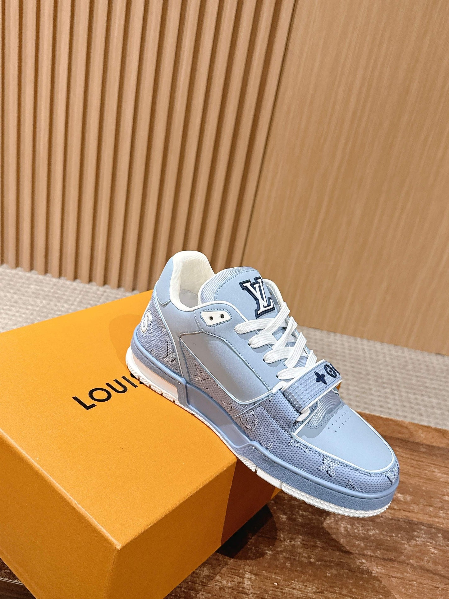 路L家-Vuitton 標識休閒鞋 藍色
